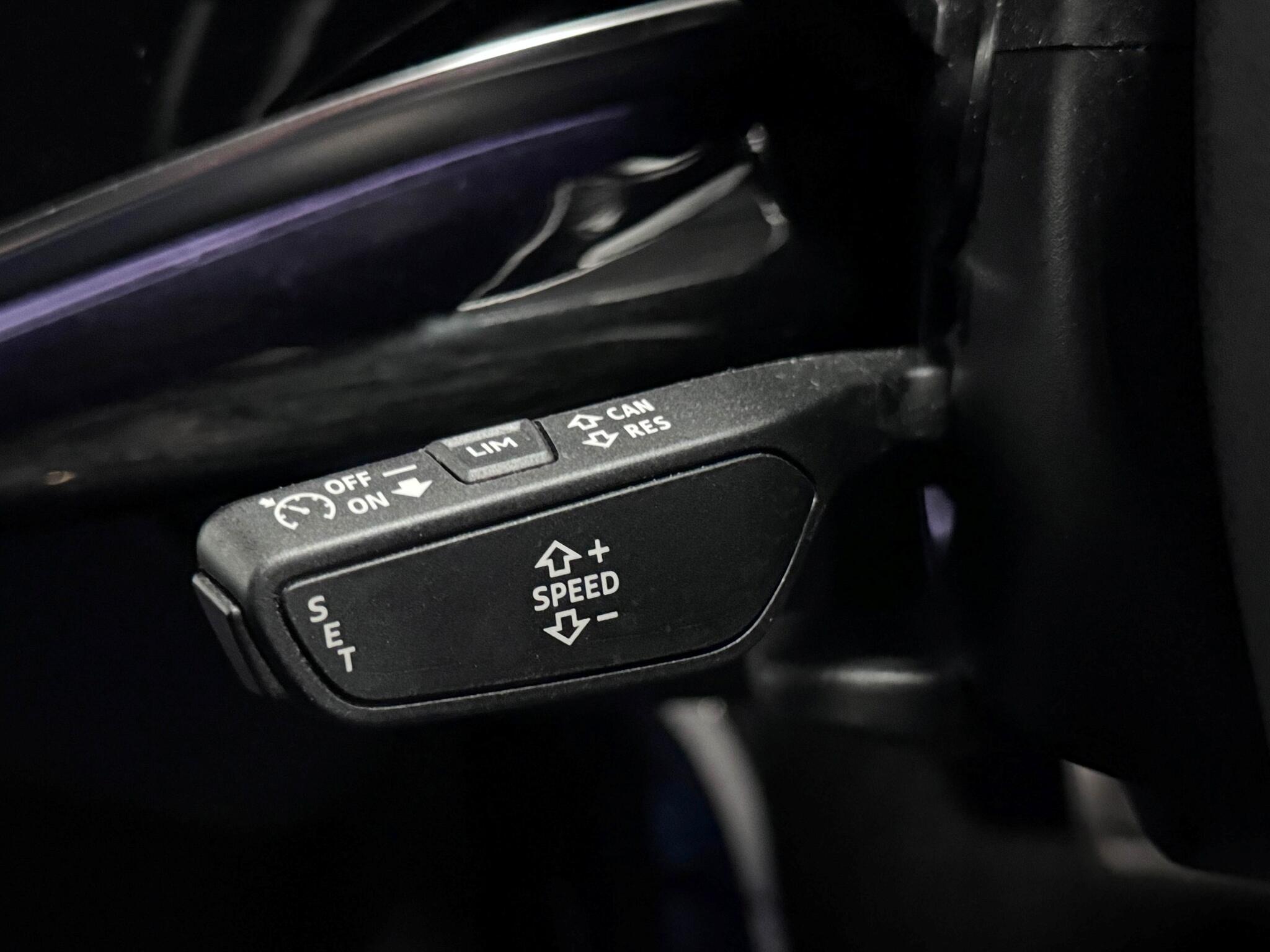 Audi Q8 view 16