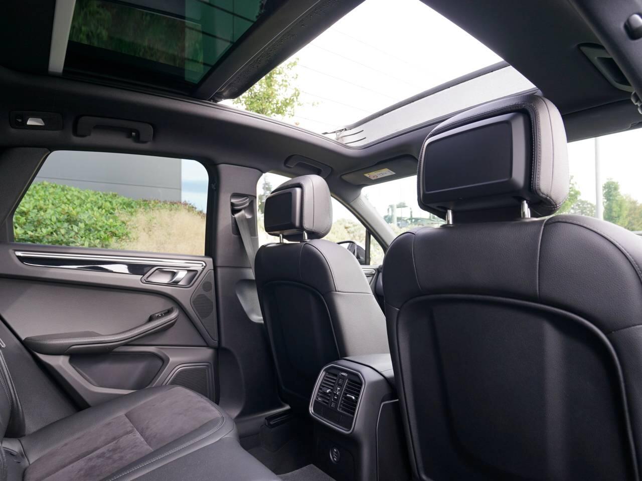 Porsche Macan view 21