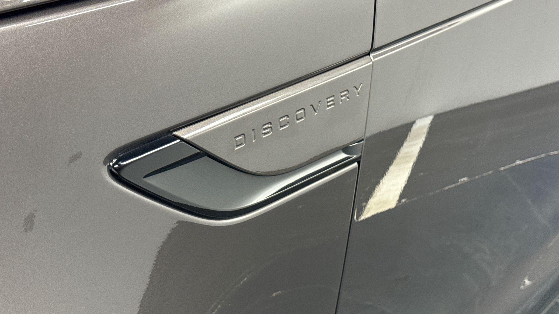 Land Rover Discovery view 25