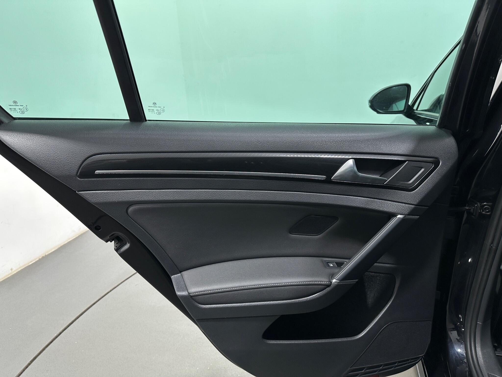 Volkswagen Golf view 41