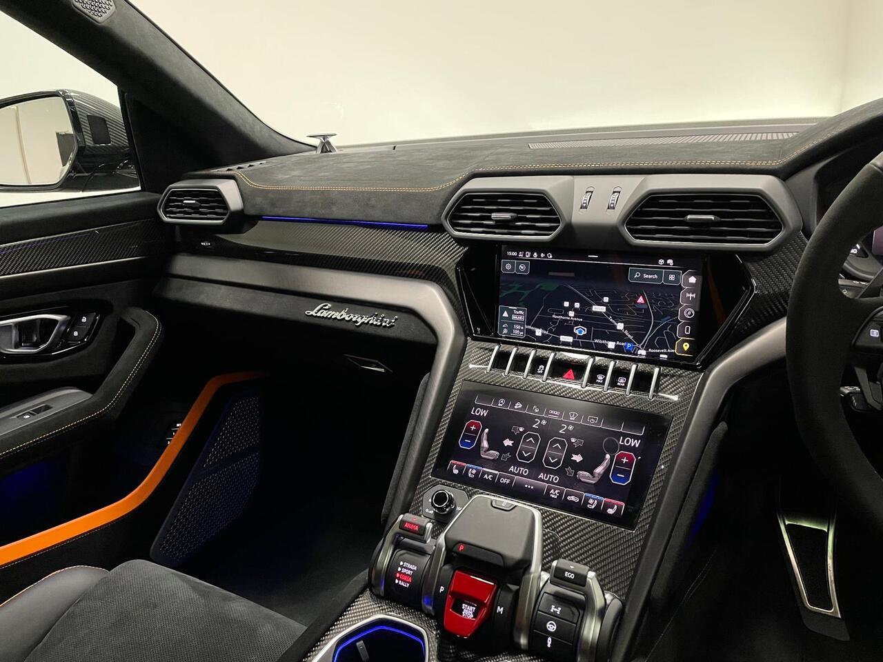 Lamborghini Urus view 31