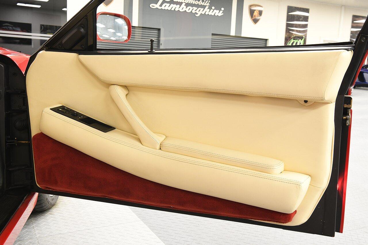 Ferrari 512 view 18