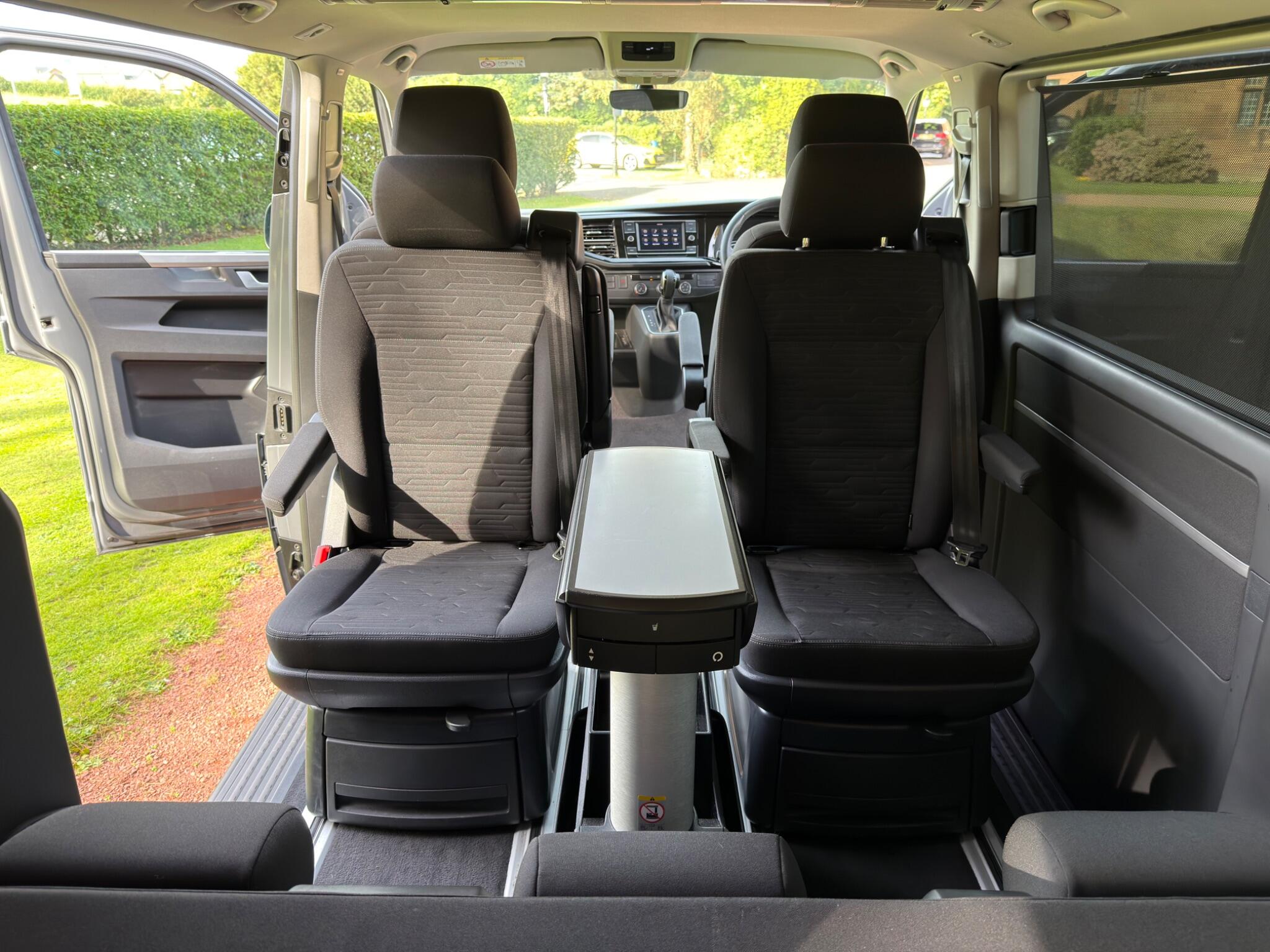 Volkswagen Caravelle view 11