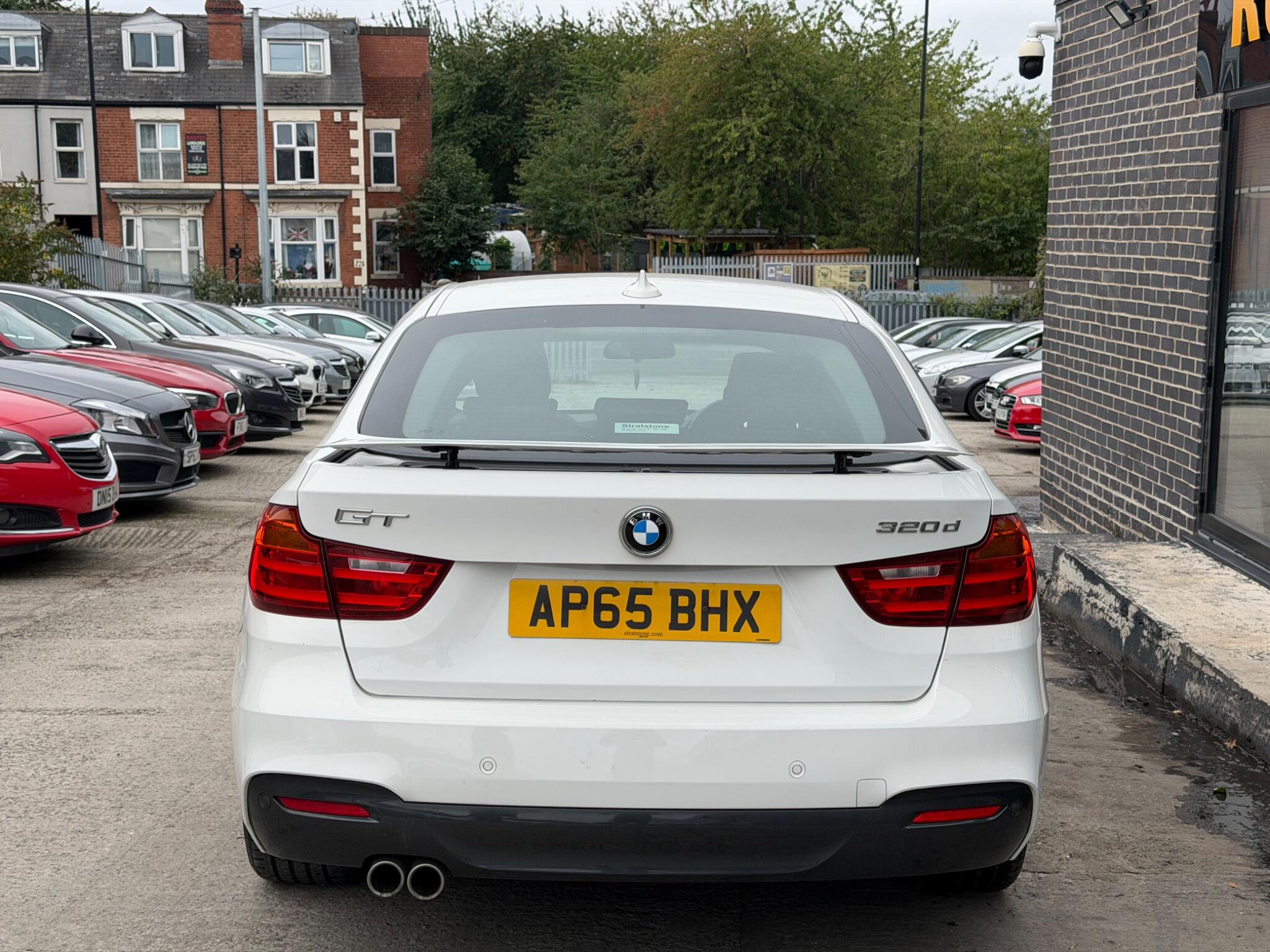 BMW 3 Series view 5