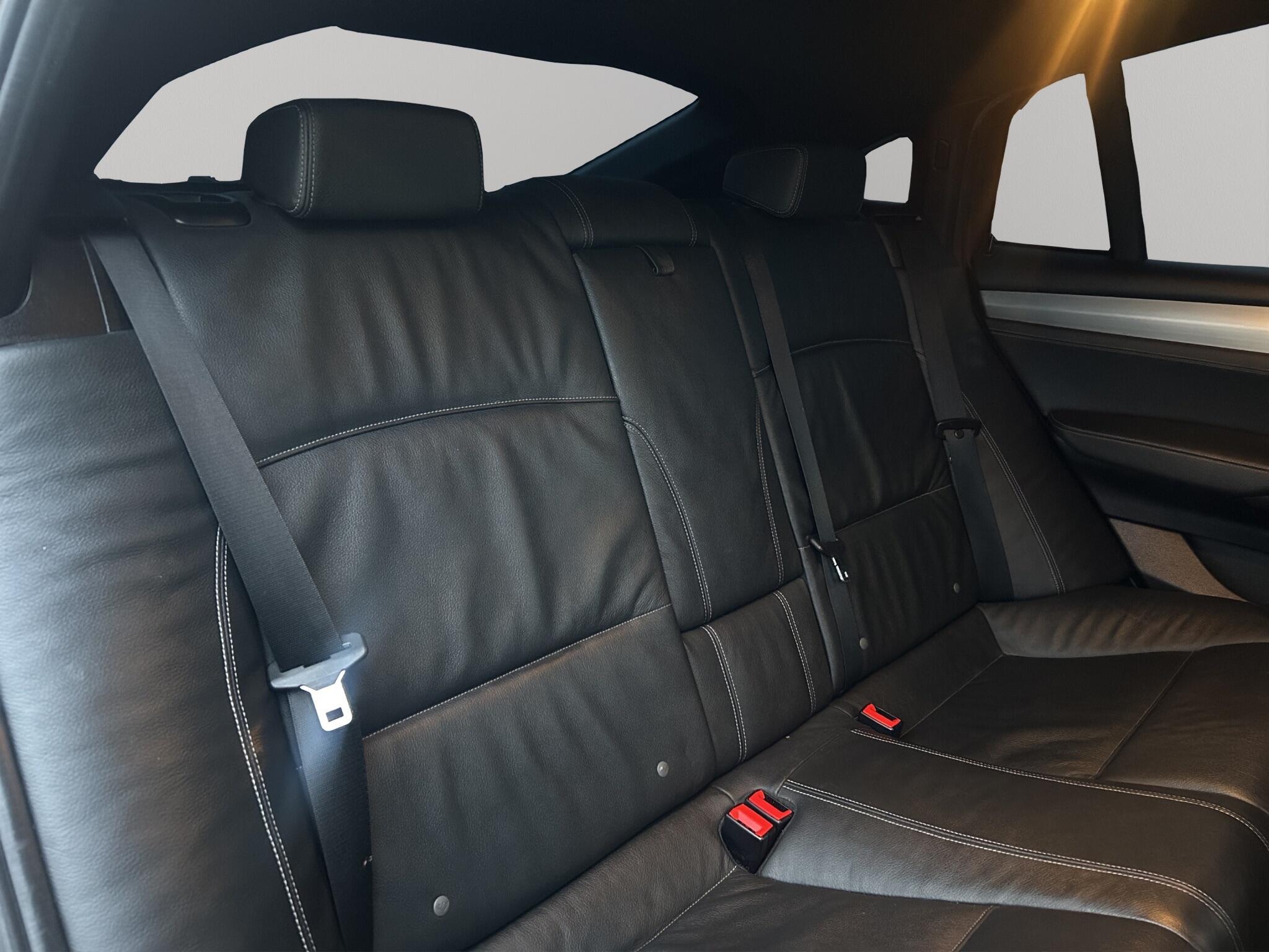 BMW X4 view 10