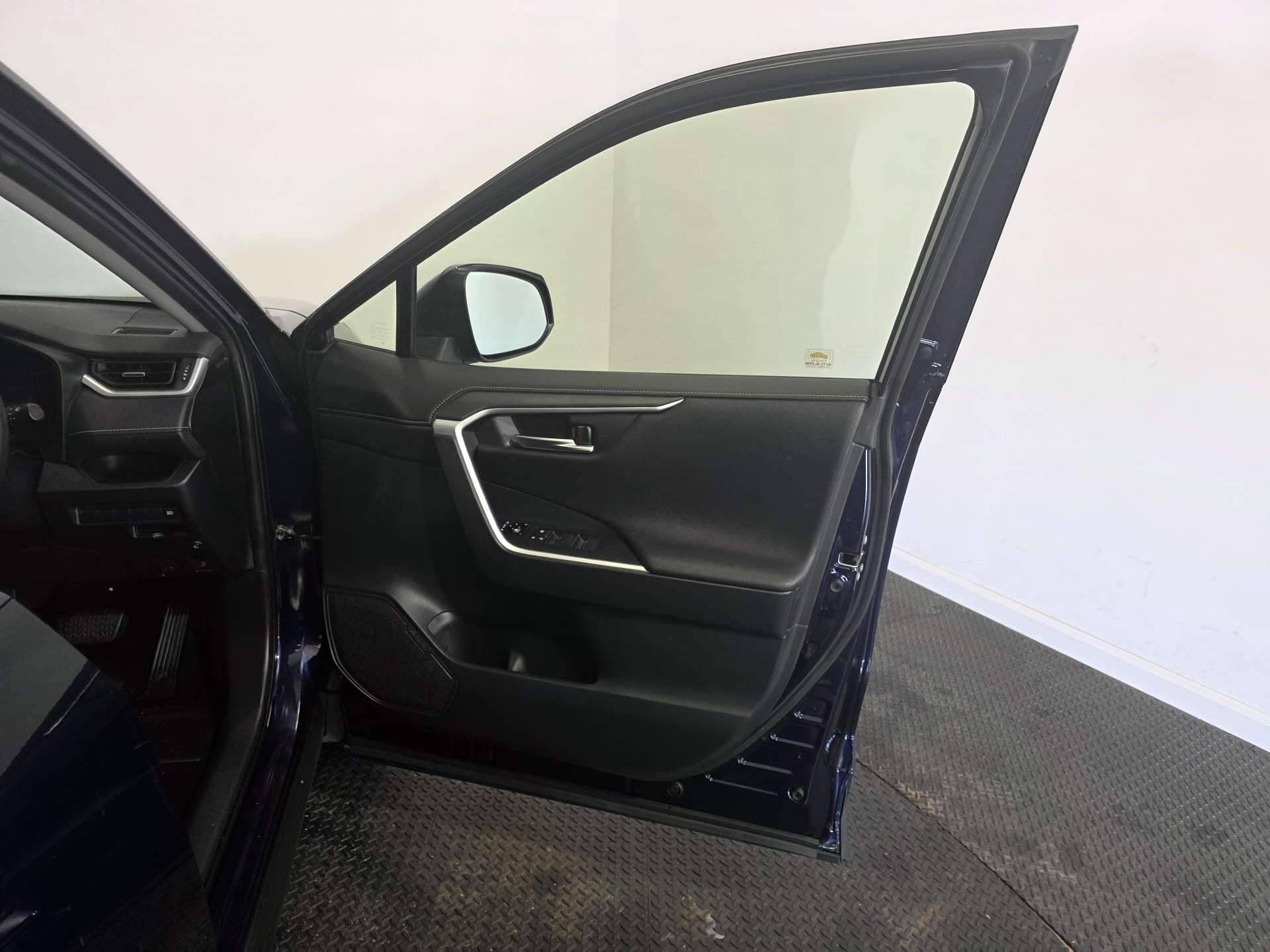 Toyota Rav4 view 13