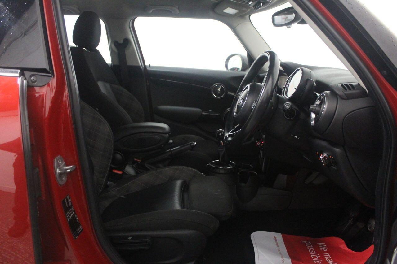 Mini Hatch view 28