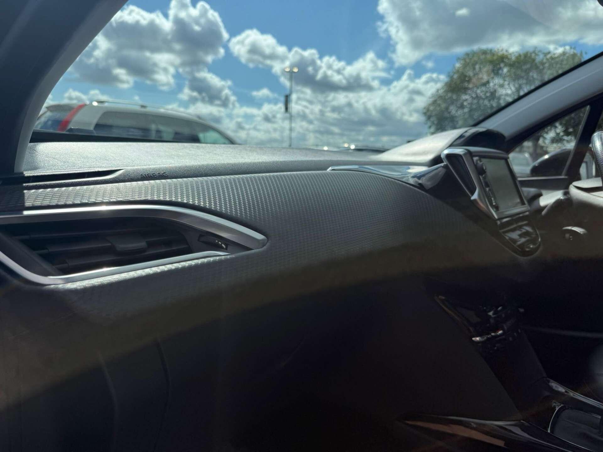 Peugeot 2008 view 34