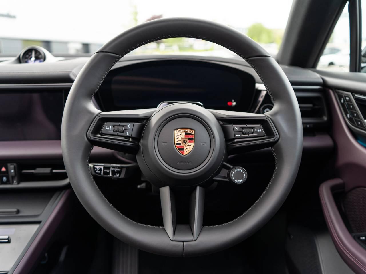 Porsche Macan view 18