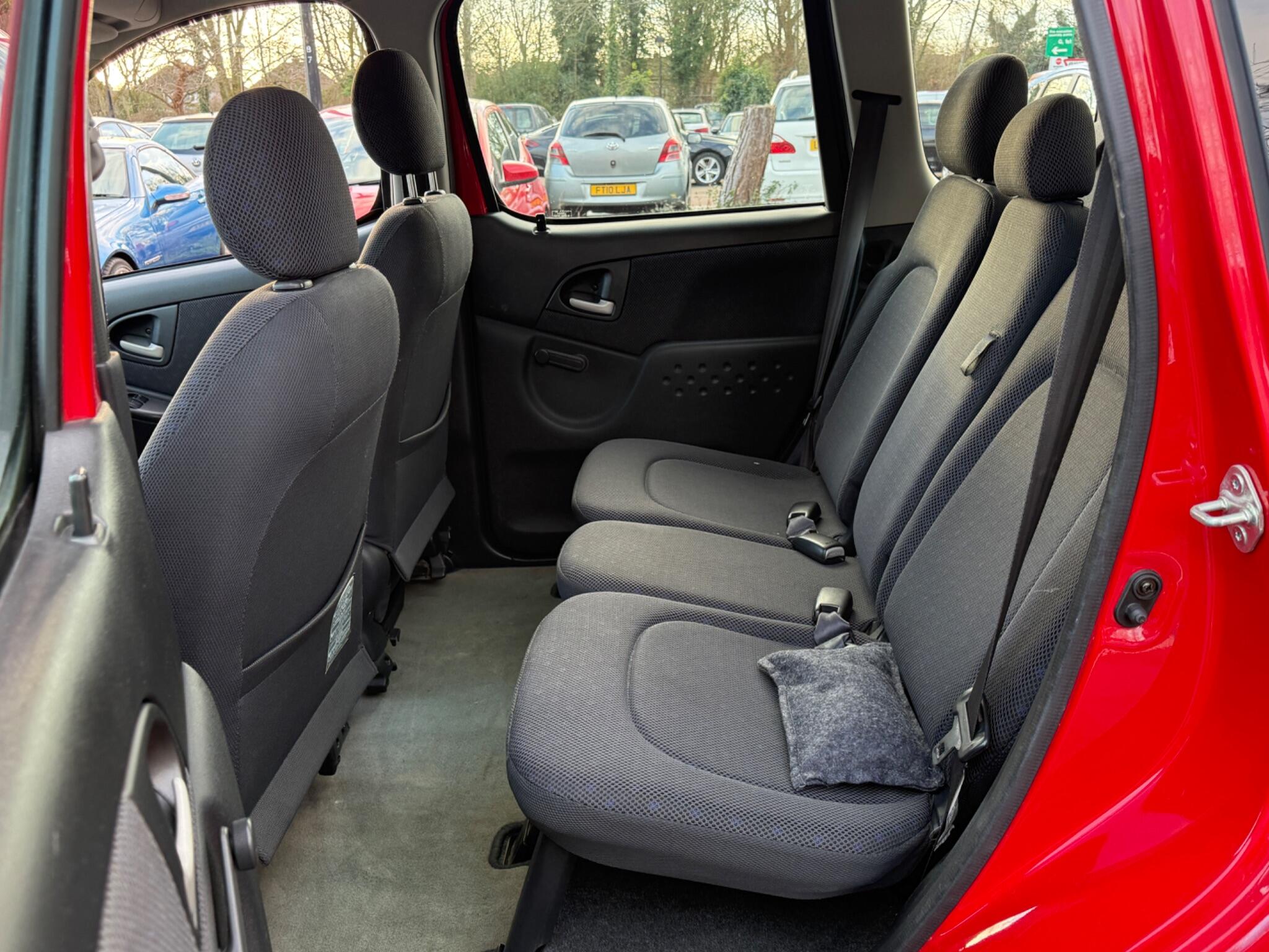 Toyota Yaris Verso - Image 41