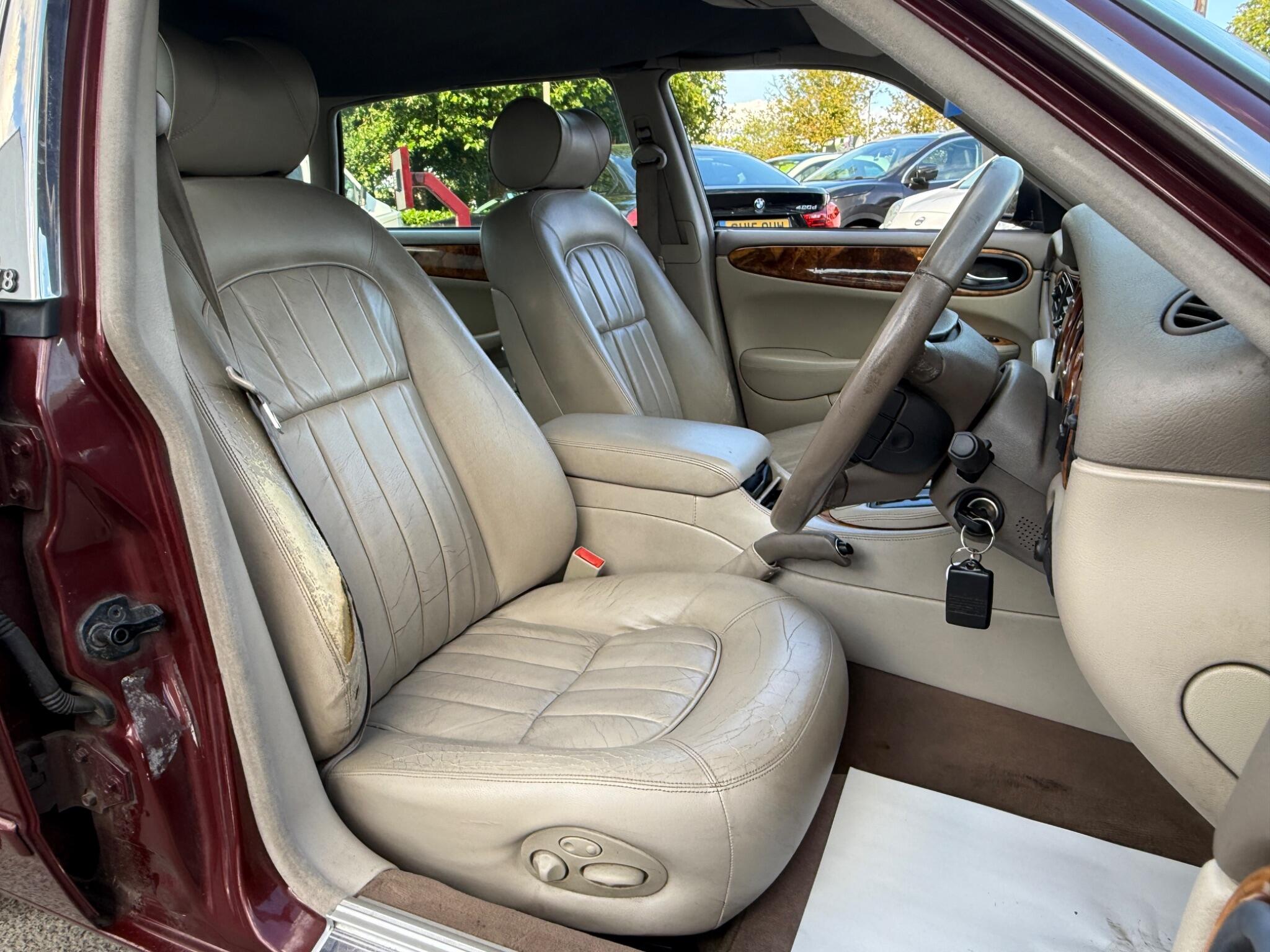 Jaguar XJ - Image 17