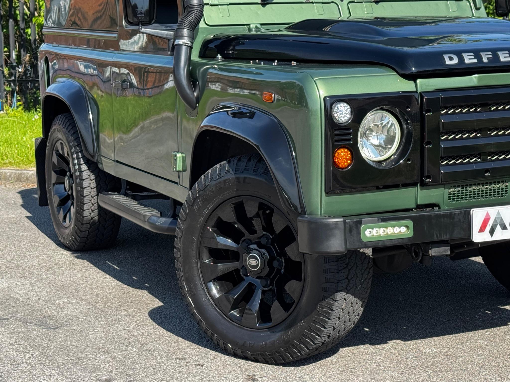Land Rover Defender view 16