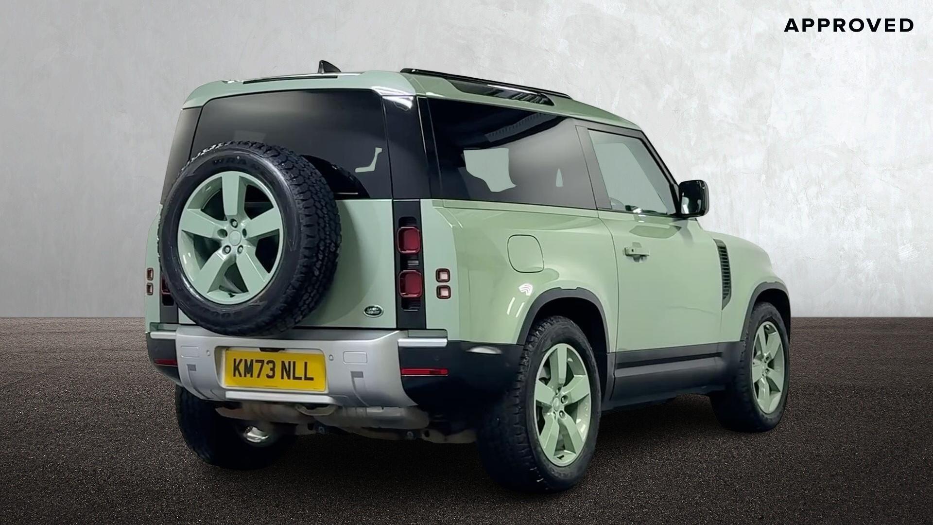 Land Rover Defender view 30