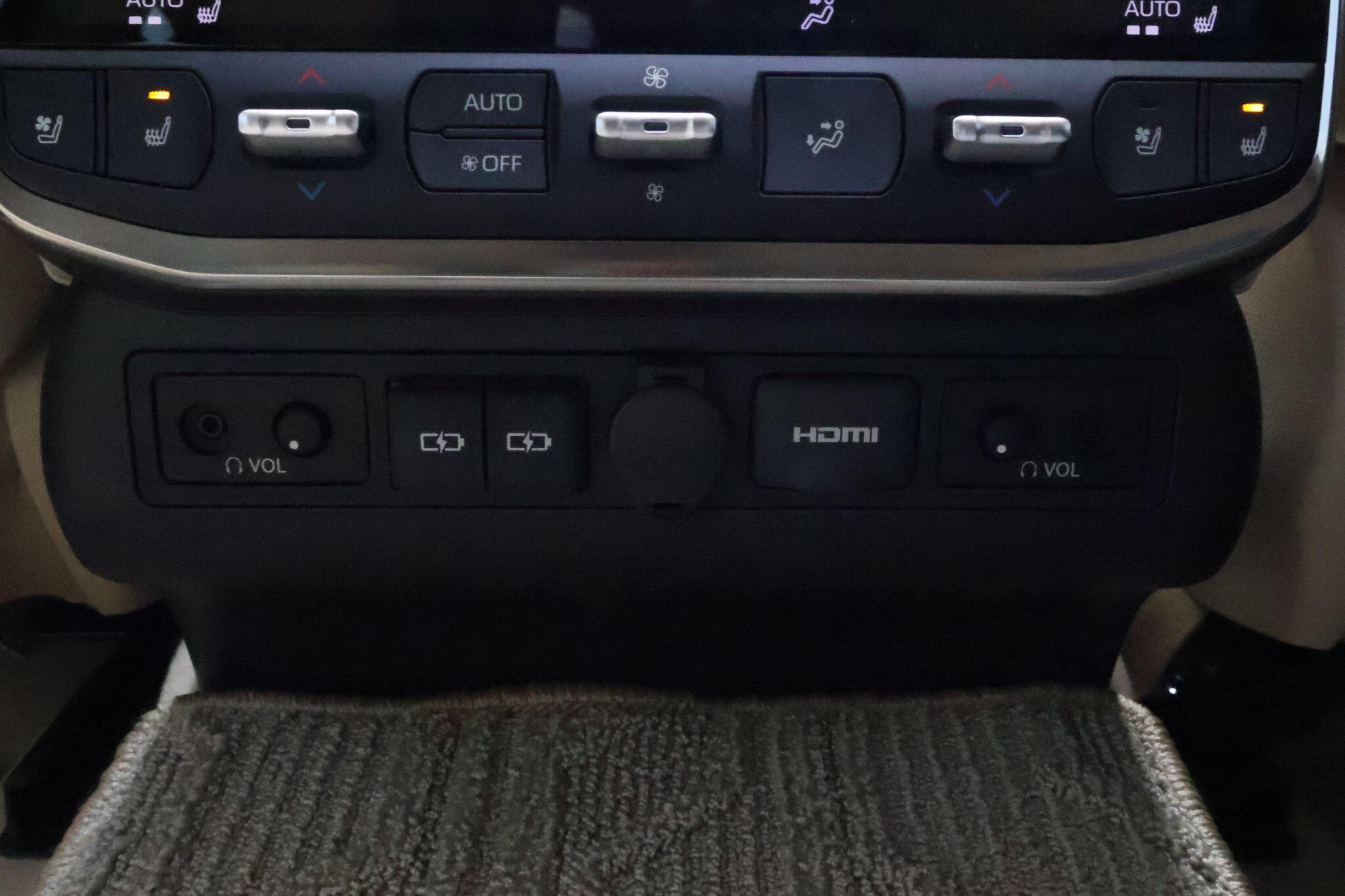 Toyota Land Cruiser view 28