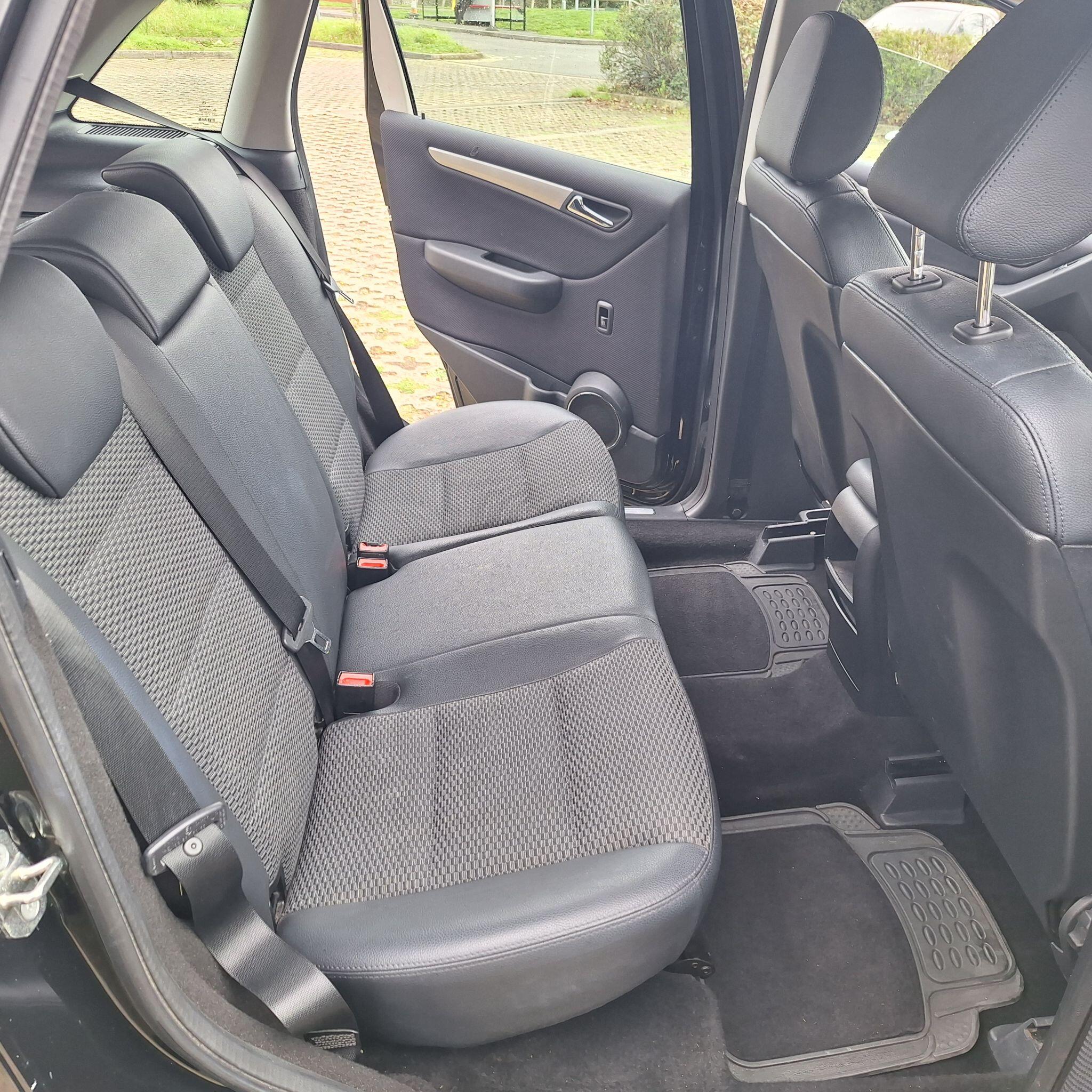 Mercedes-Benz B-Class view 19