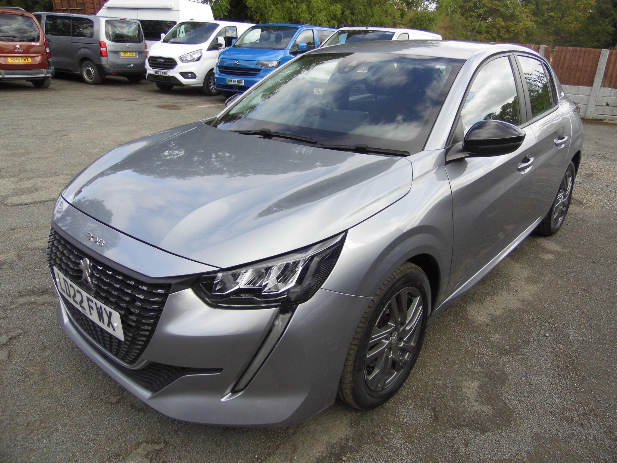 Peugeot 208 view 3