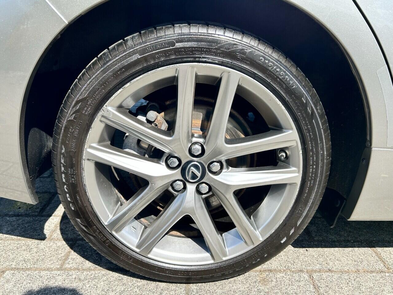 Lexus CT view 4