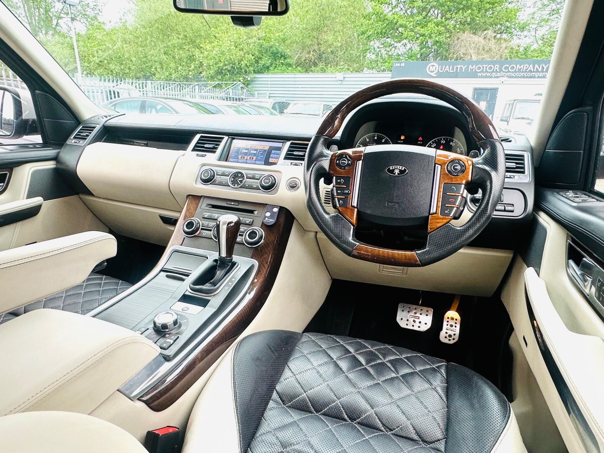 Land Rover Range Rover Sport view 3