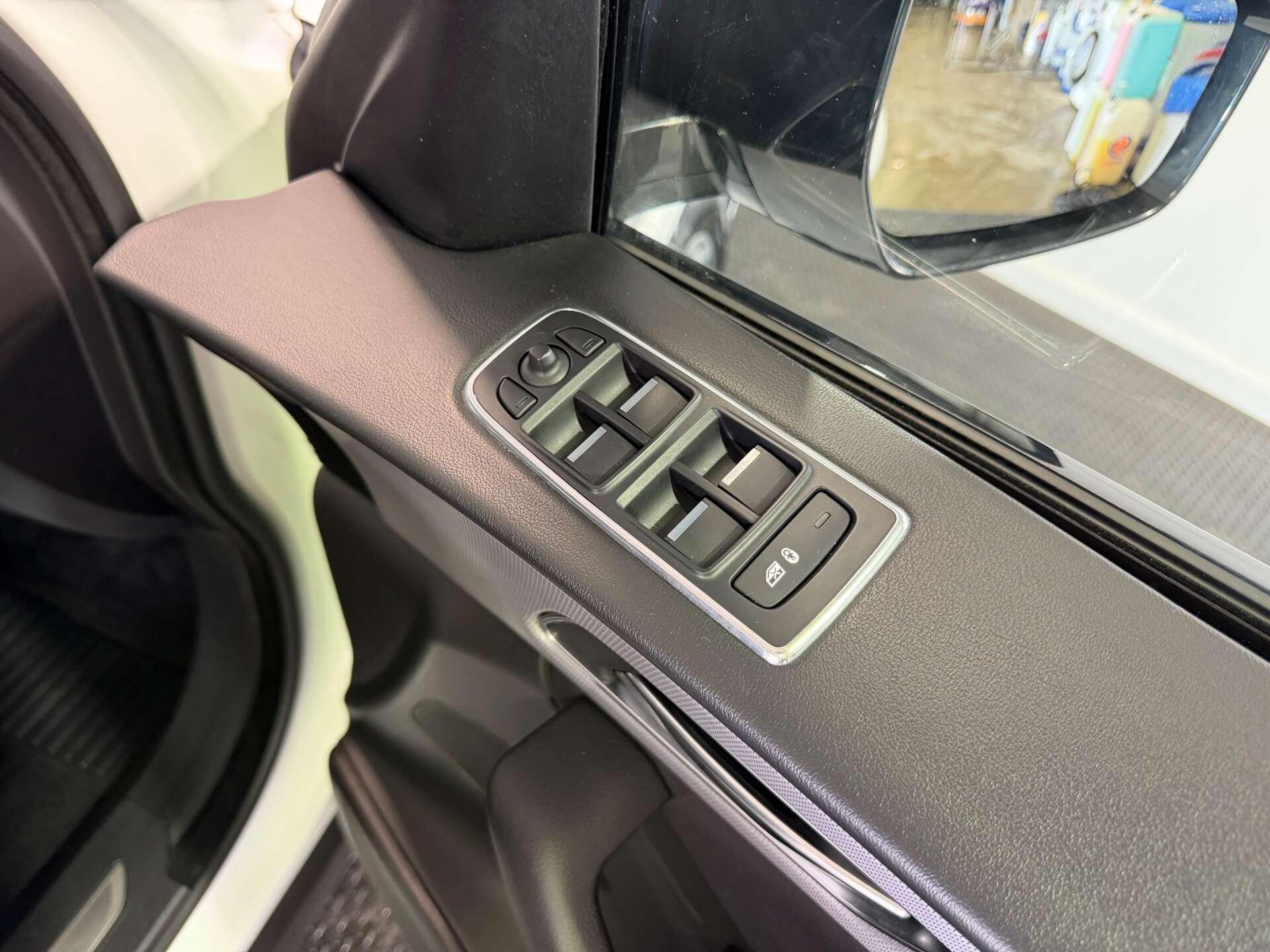 Jaguar F-Pace view 26