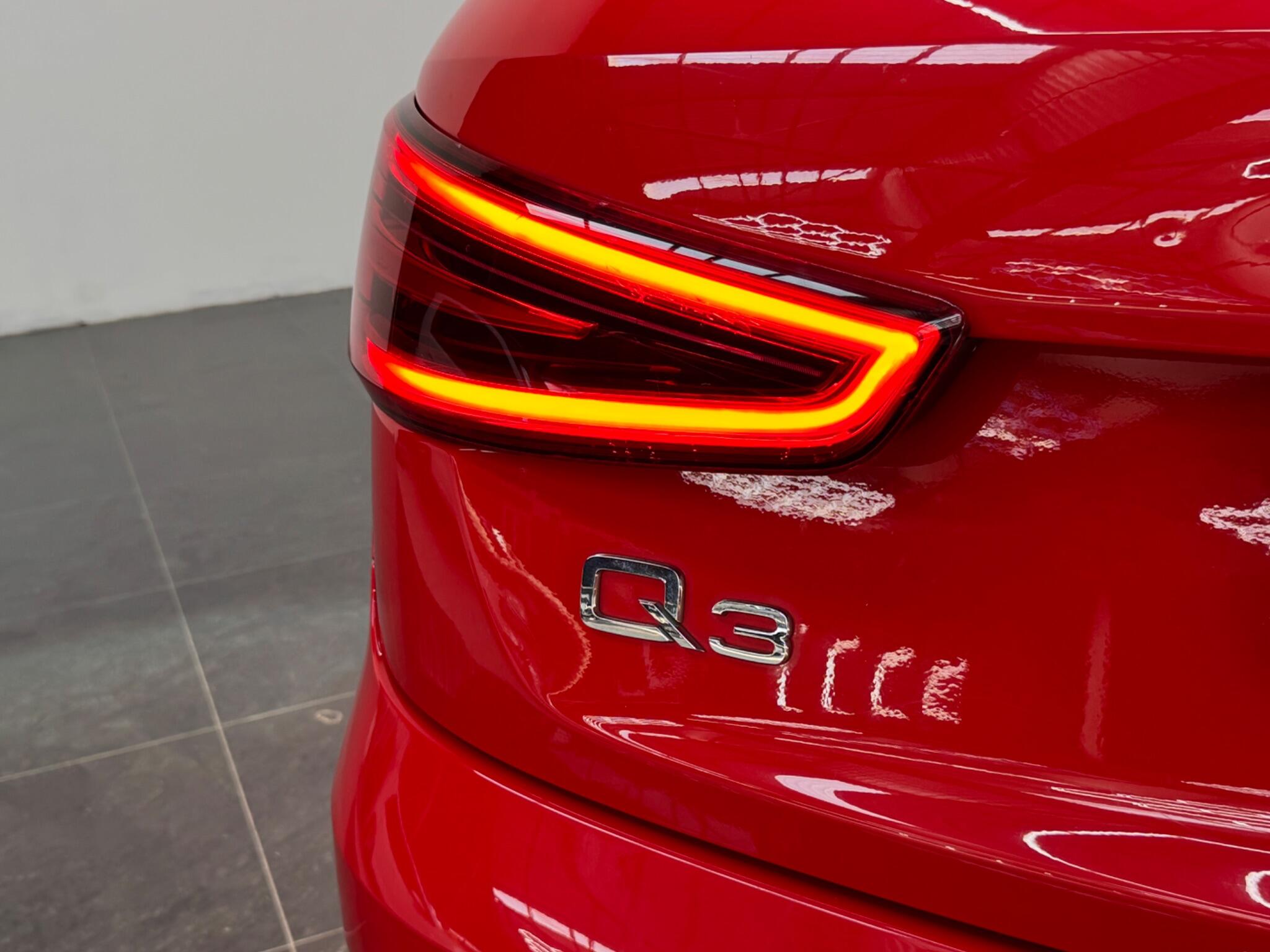 Audi Q3 view 29