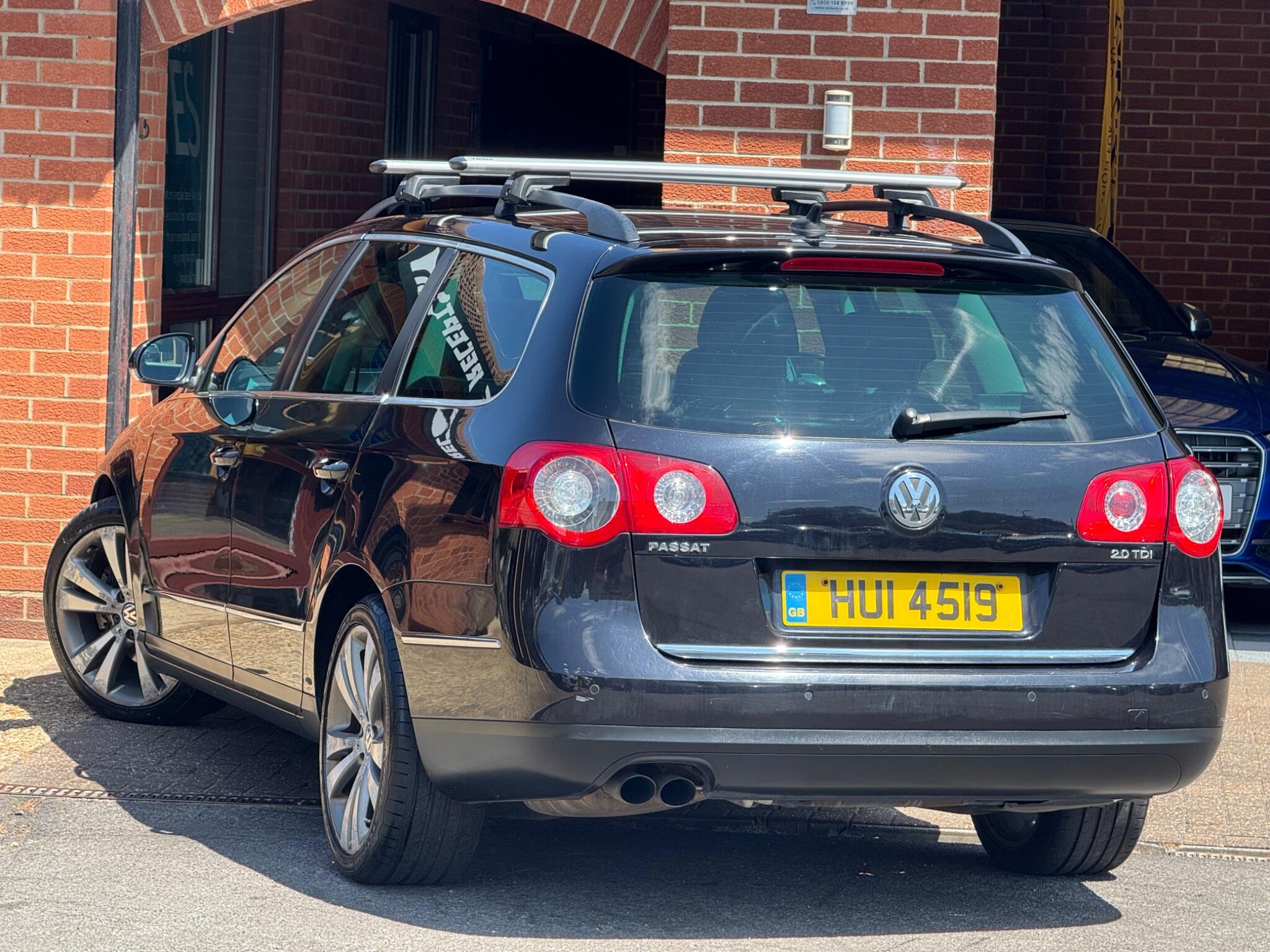 Volkswagen Passat view 3