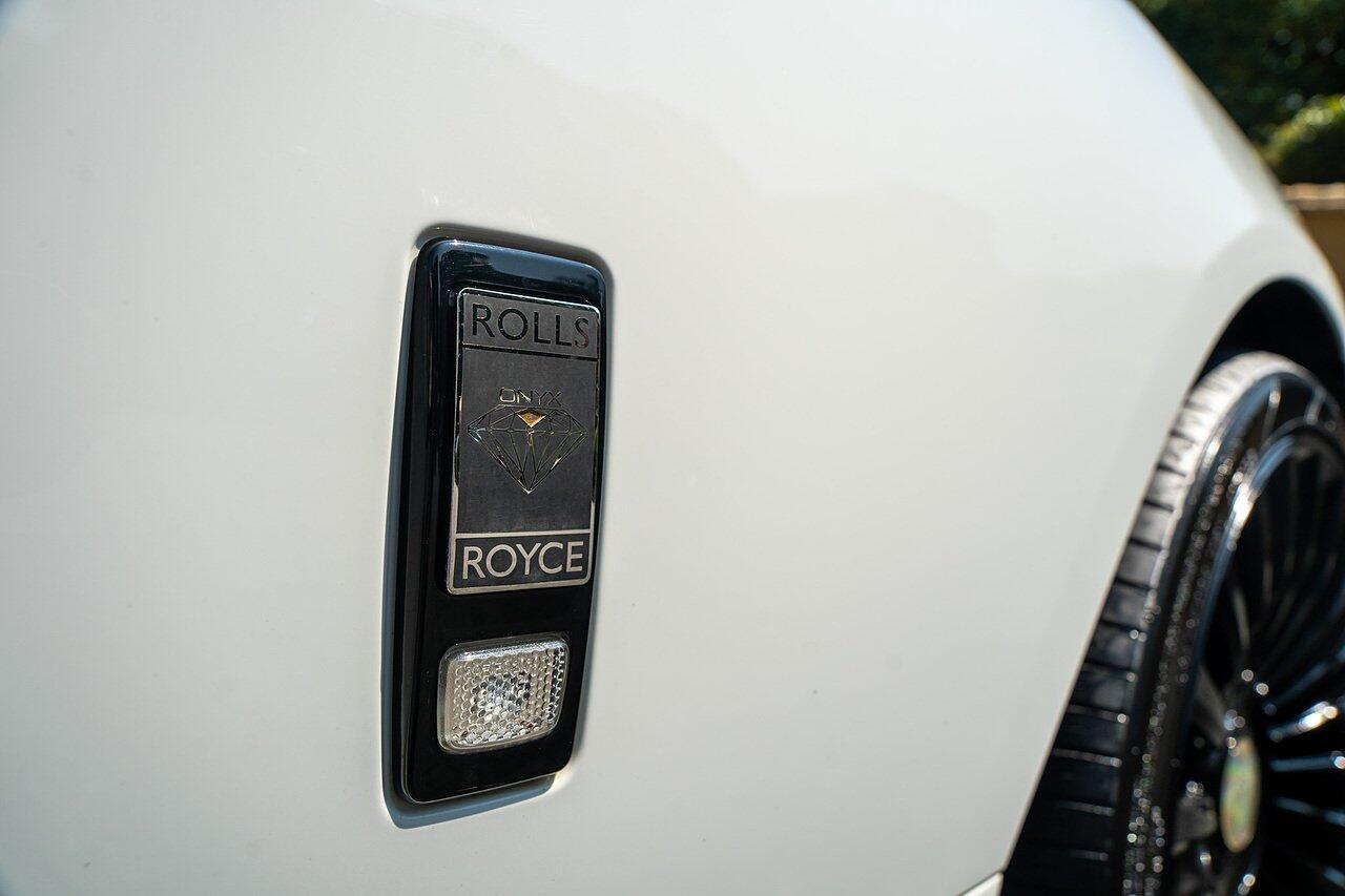 Rolls-Royce Dawn view 5