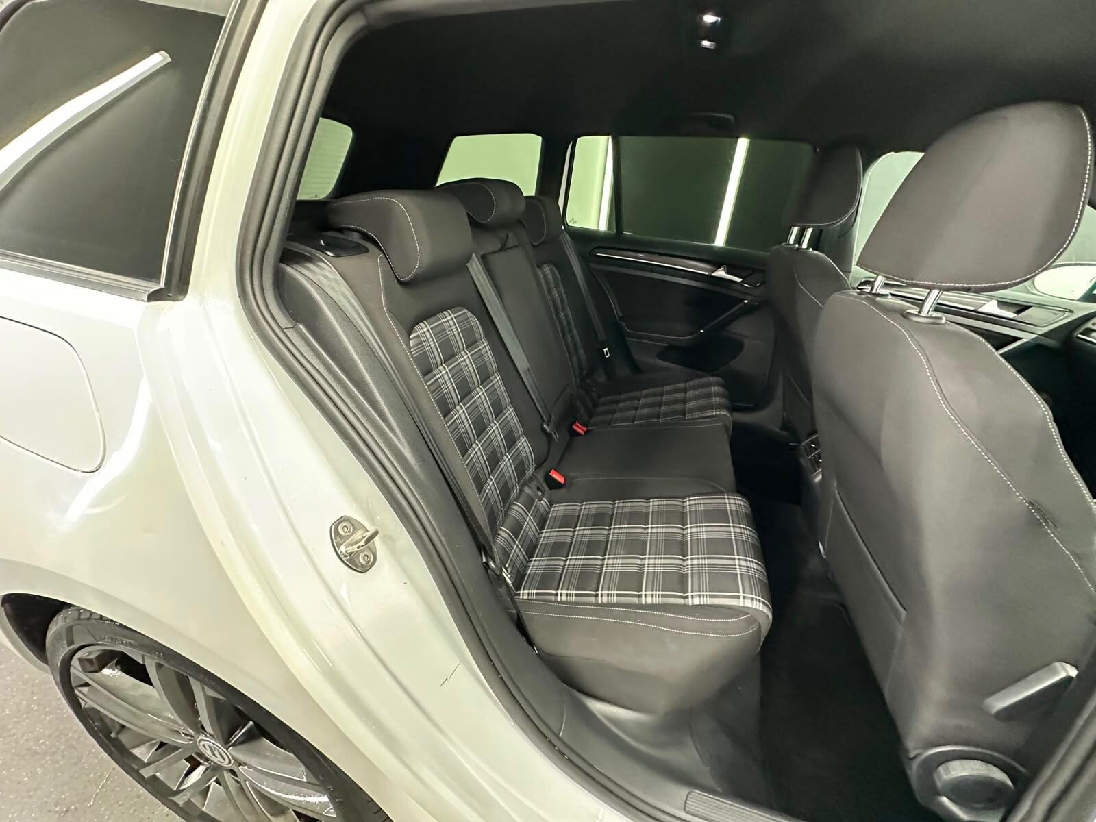 Volkswagen Golf view 23