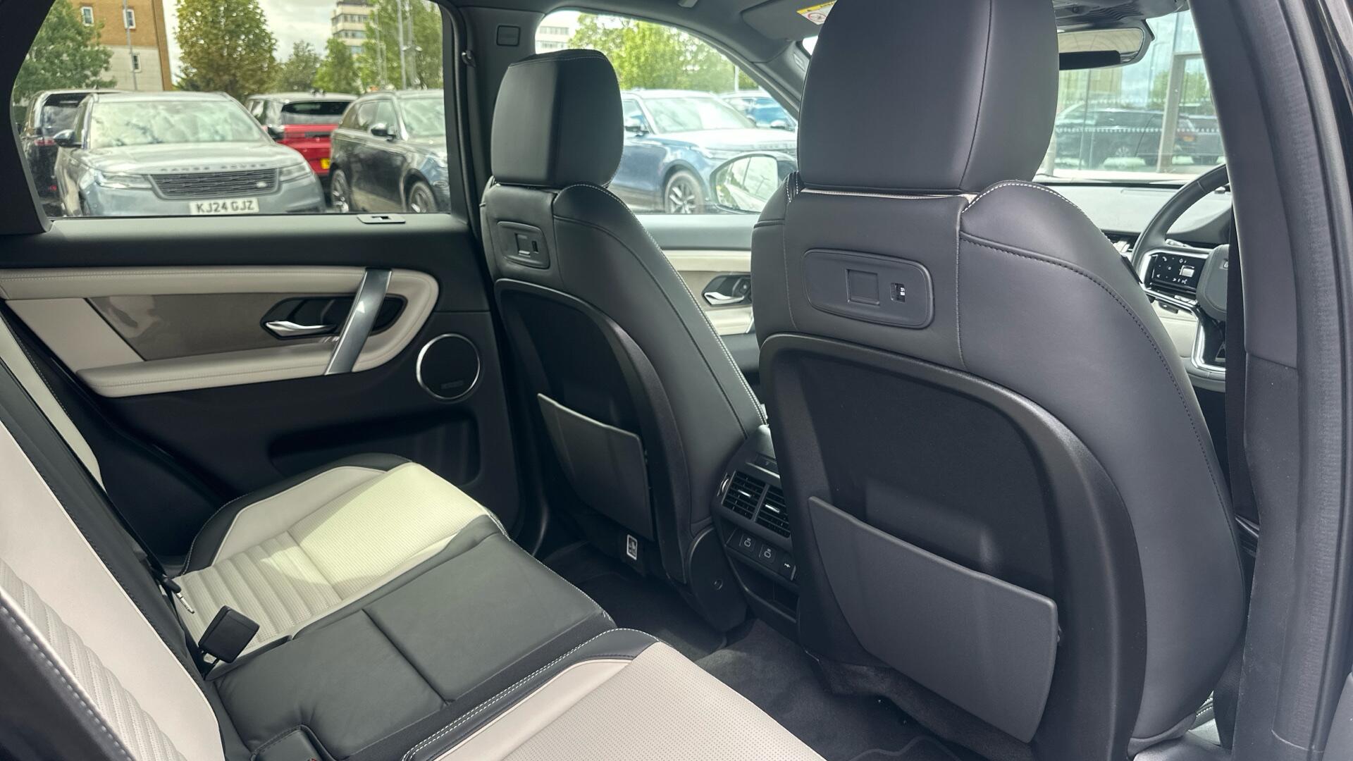 Land Rover Discovery Sport view 26