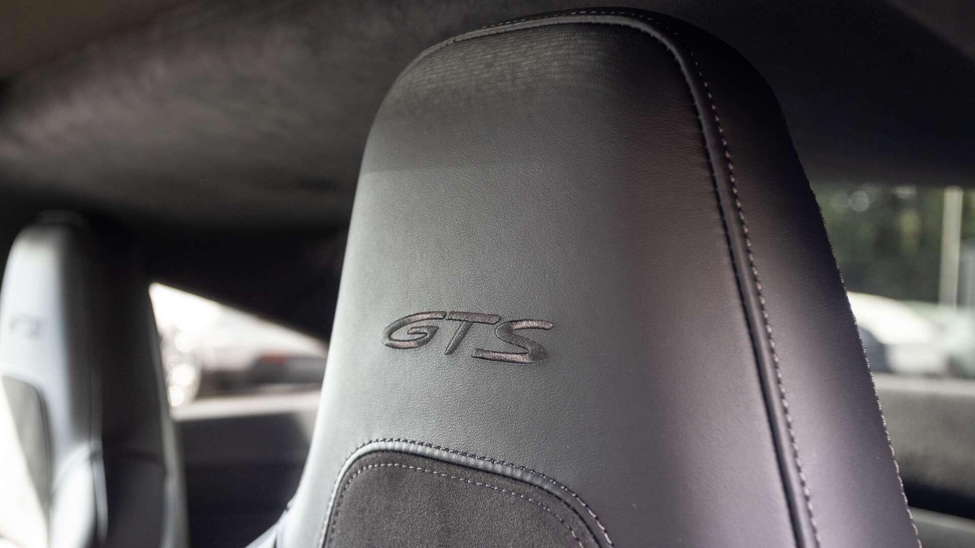Porsche 911 view 16