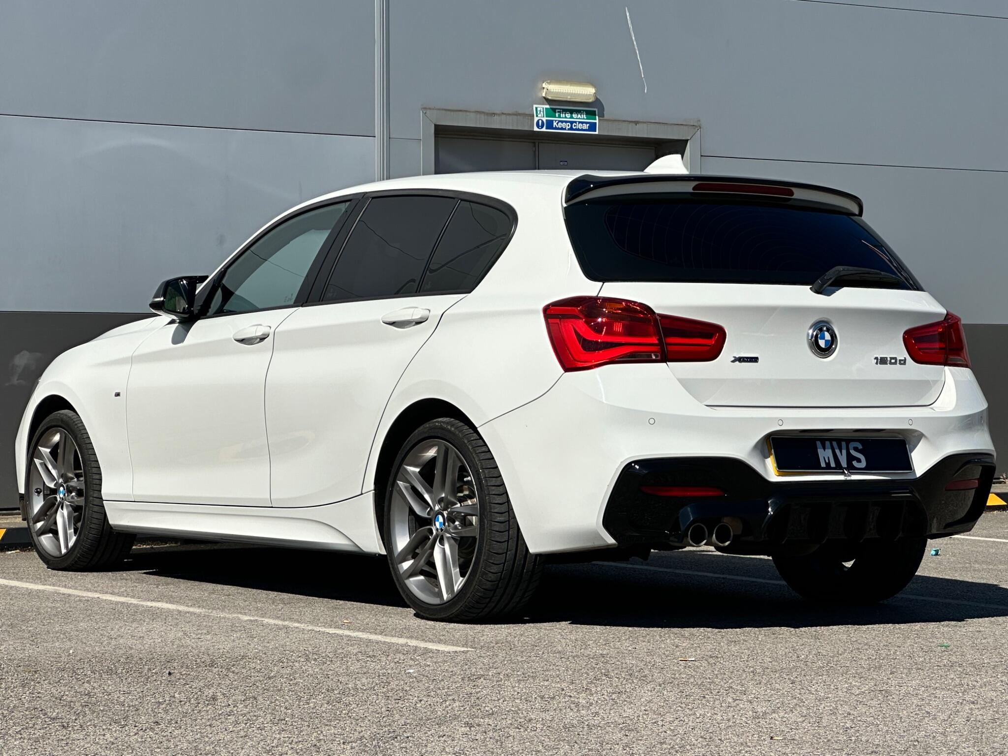 BMW 1 Series view 9