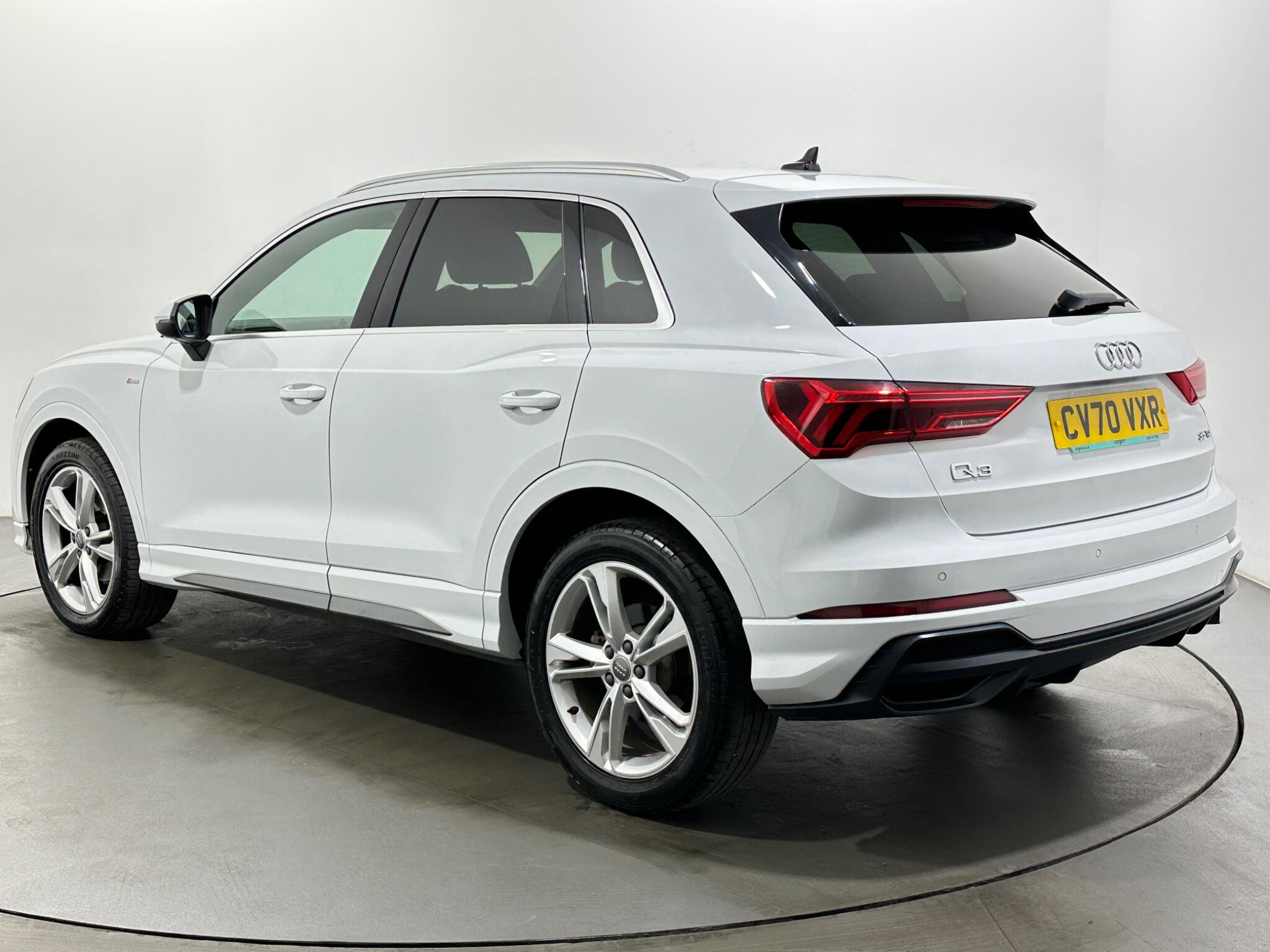 Audi Q3 view 6