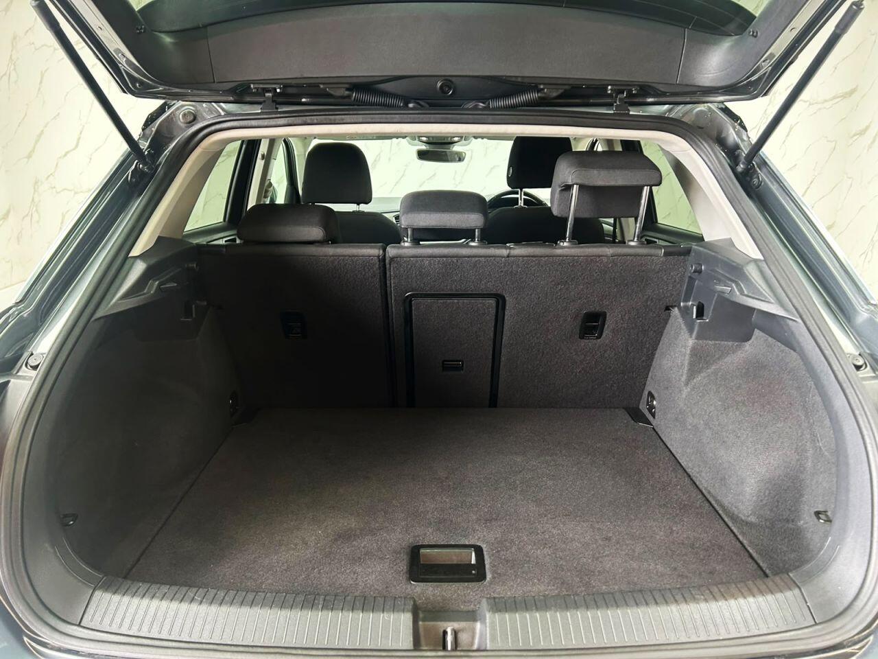 Volkswagen T-Roc view 22
