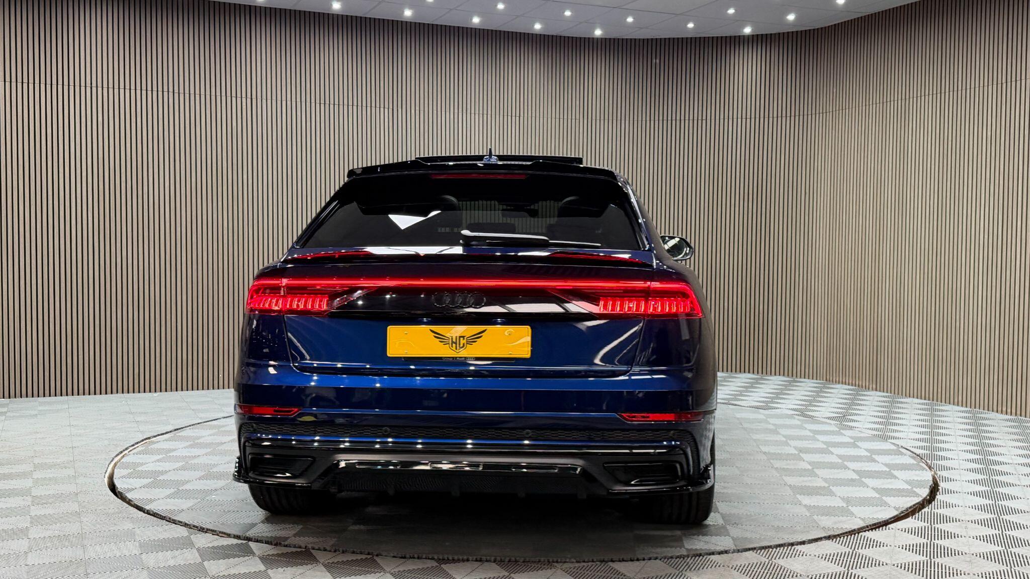 Audi Q8 view 46