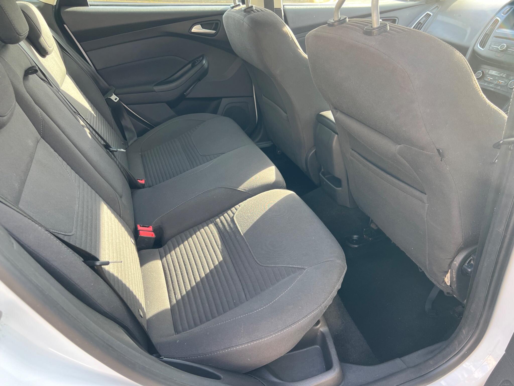 Ford Focus view 16