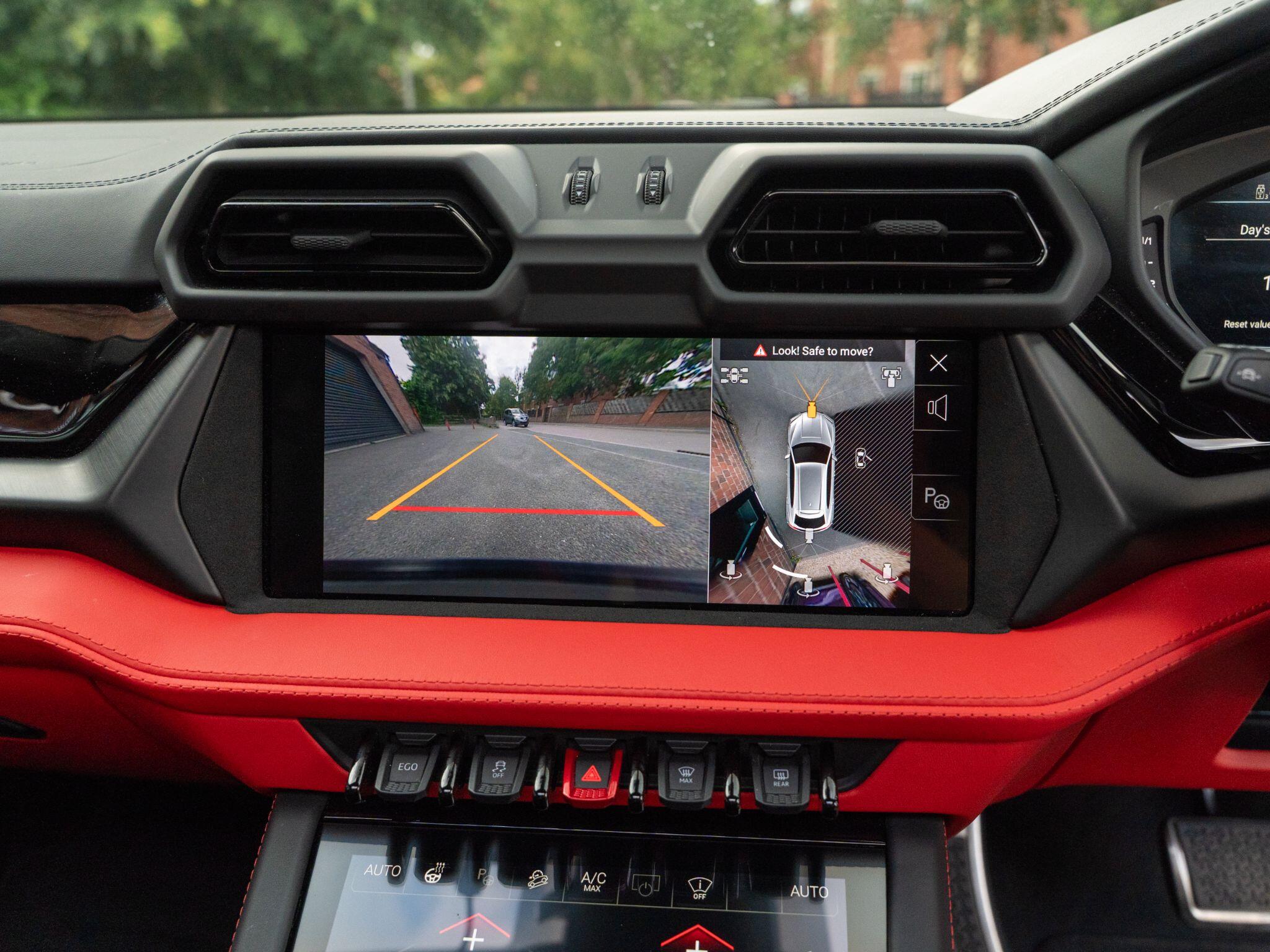 Lamborghini Urus view 61