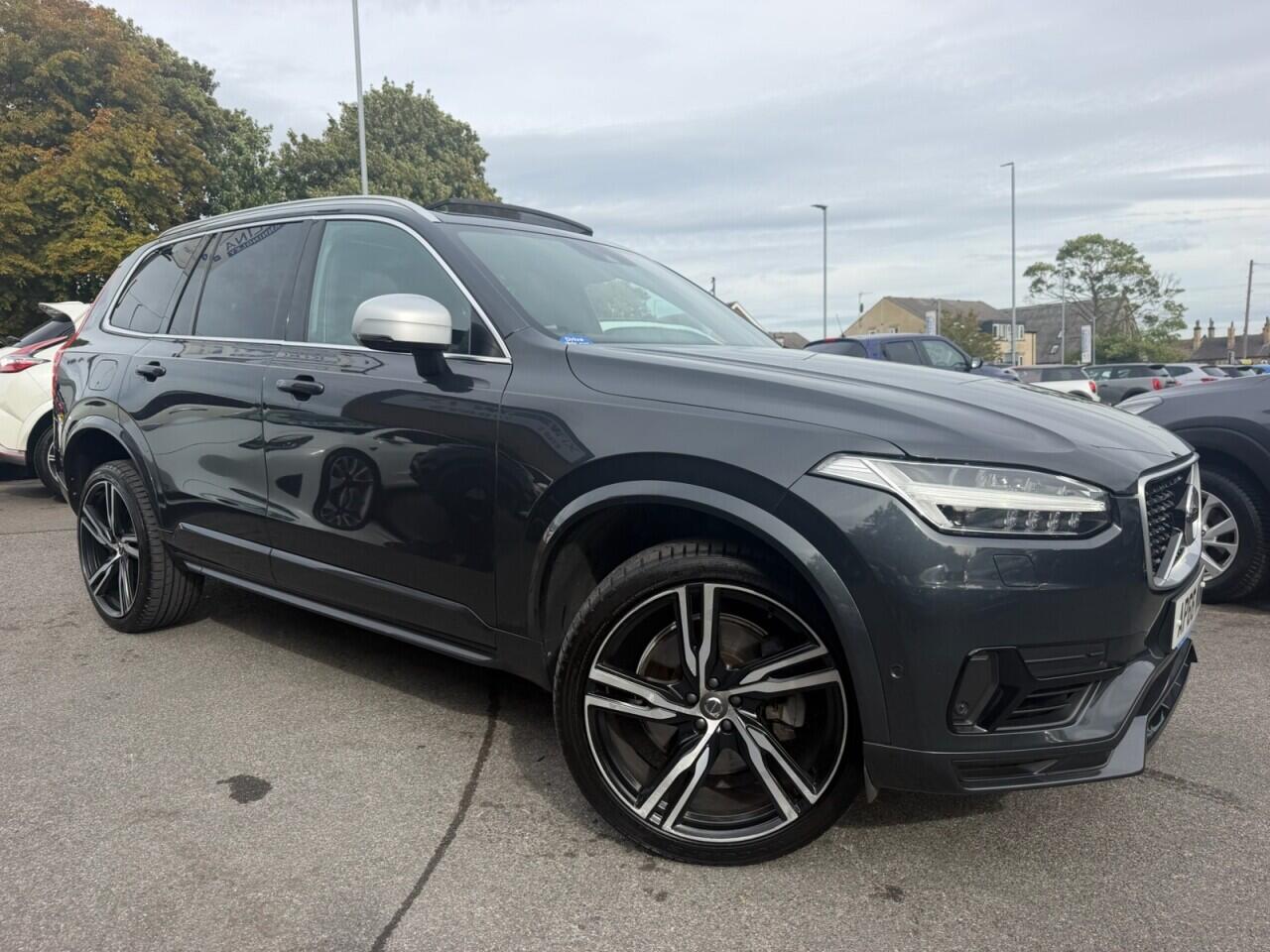 Volvo XC90 view 11
