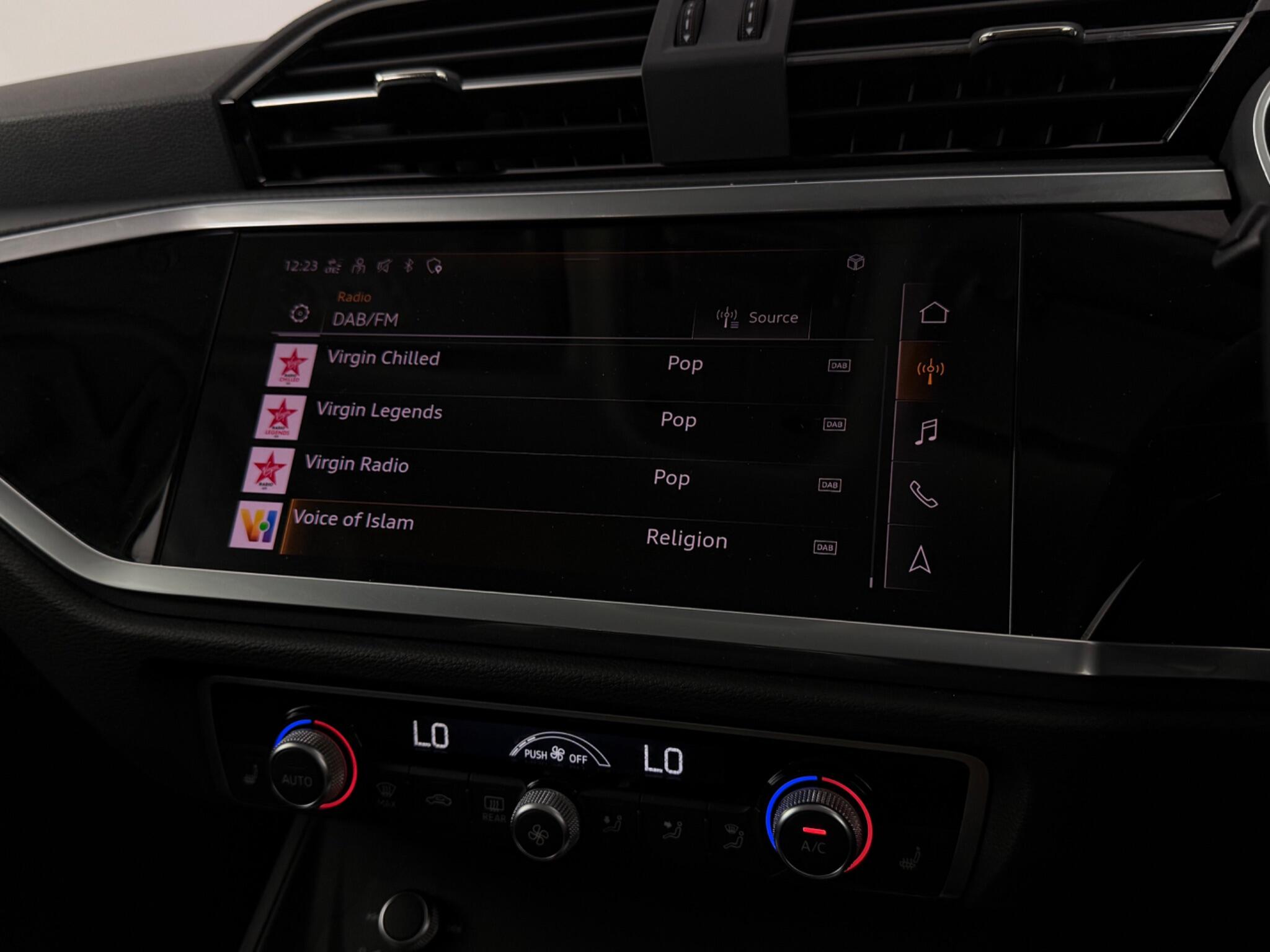 Audi Q3 view 25