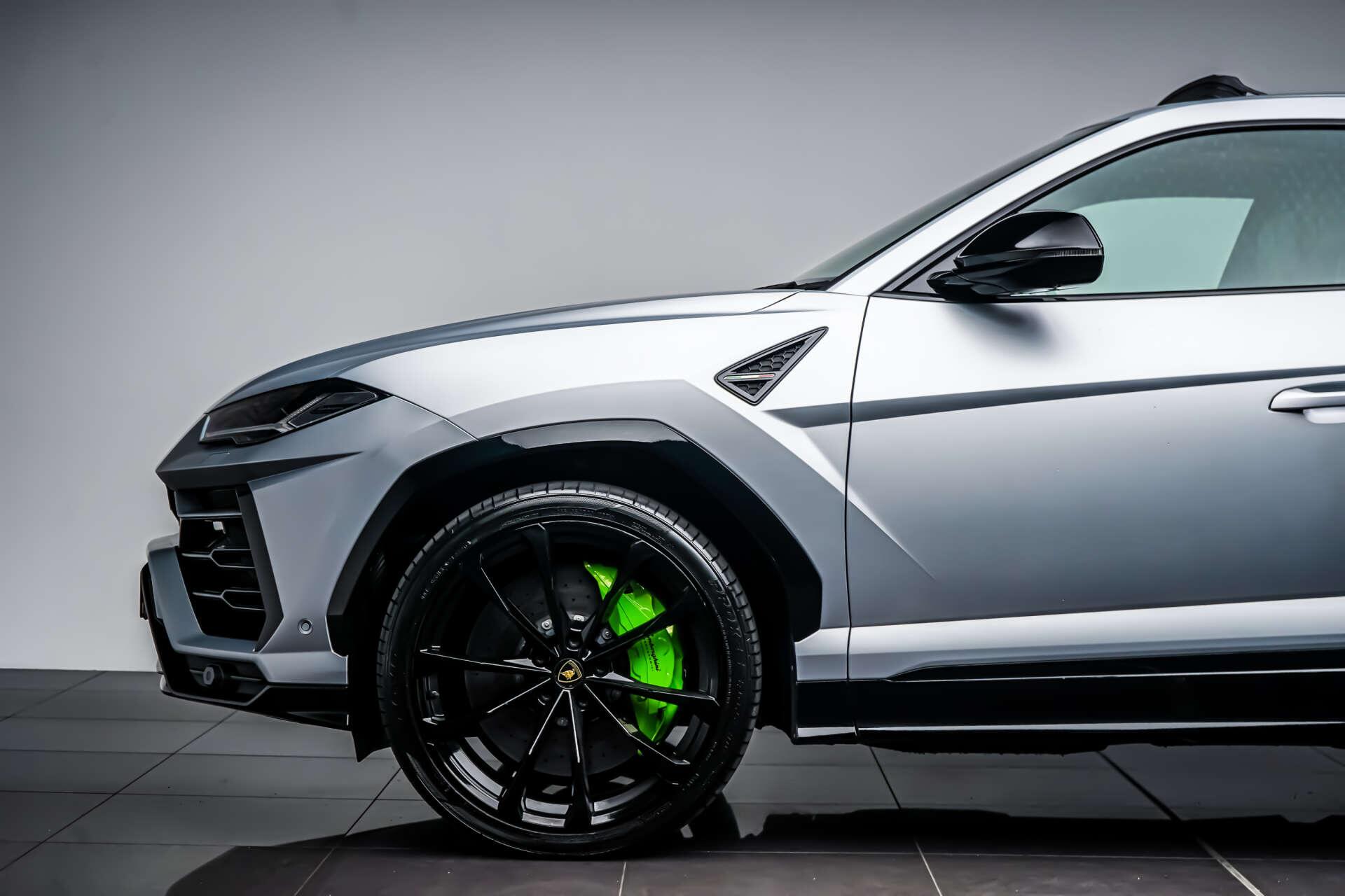 Lamborghini Urus view 17