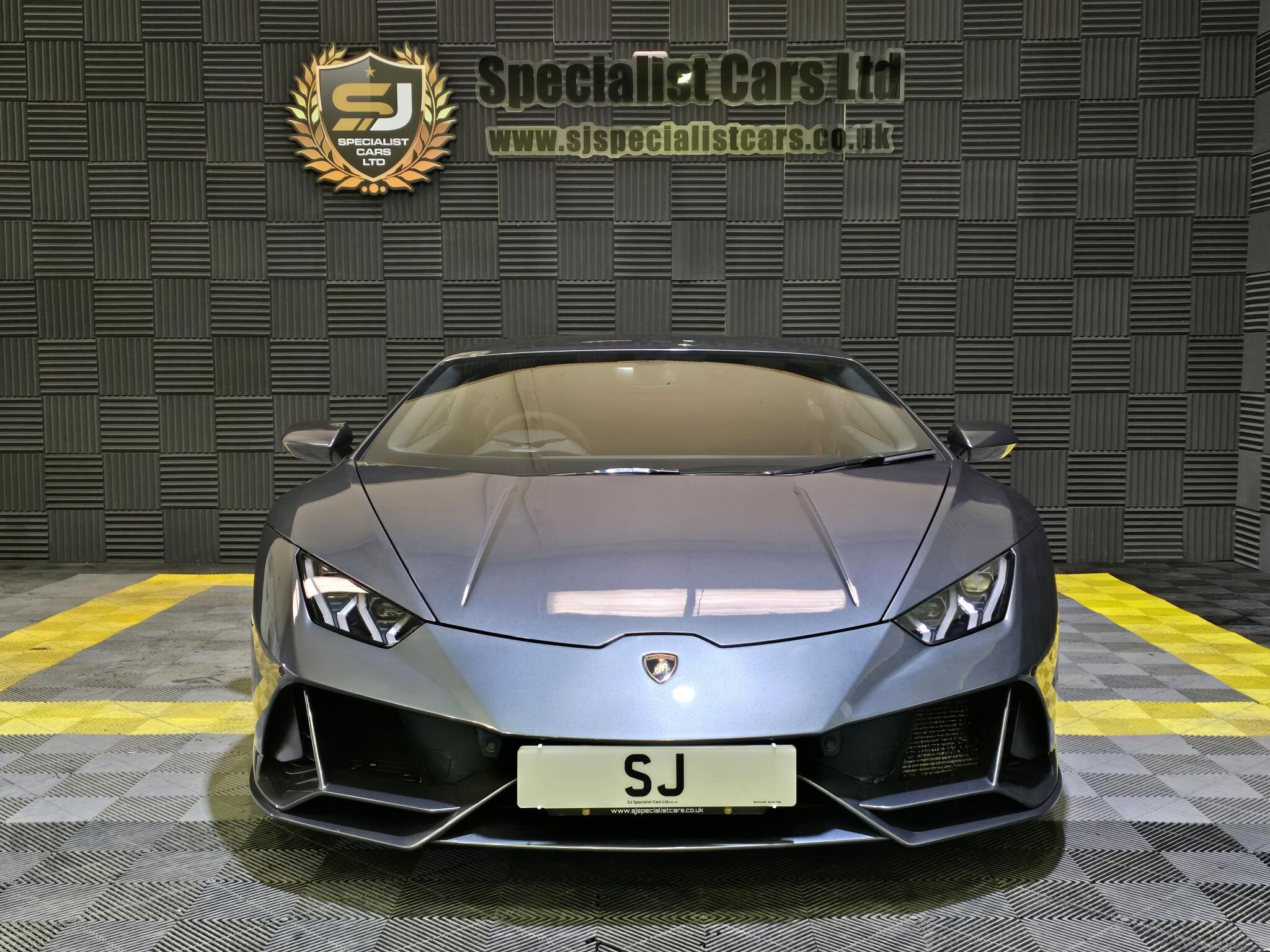 Lamborghini Huracan view 5