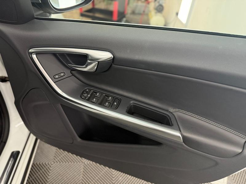 2013 Volvo V60 image 26