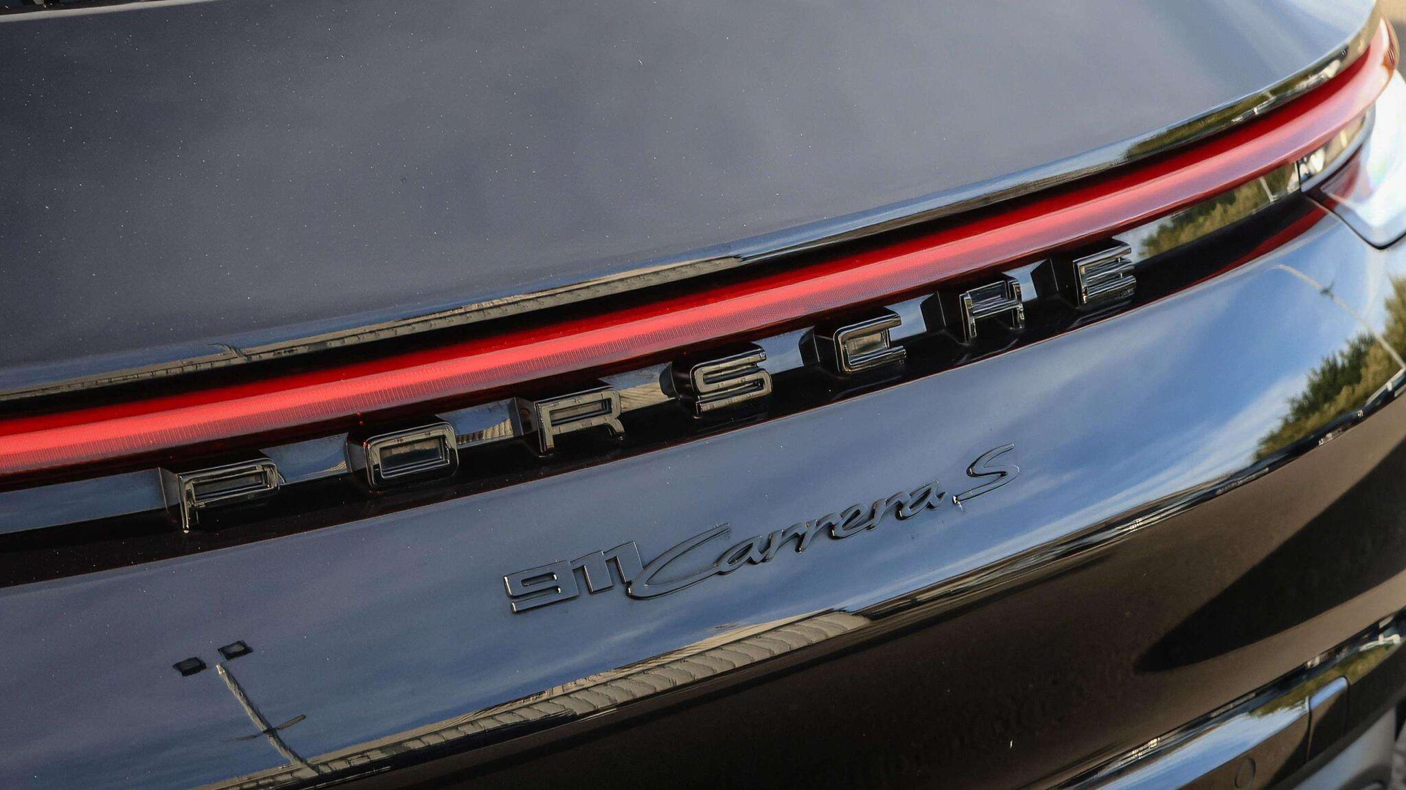 Porsche 911 view 24