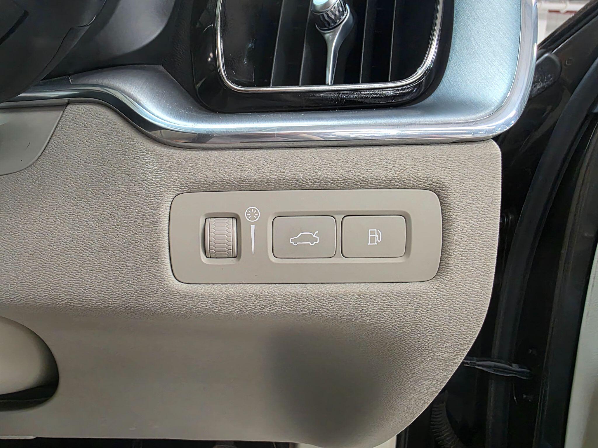 Volvo XC60 view 19