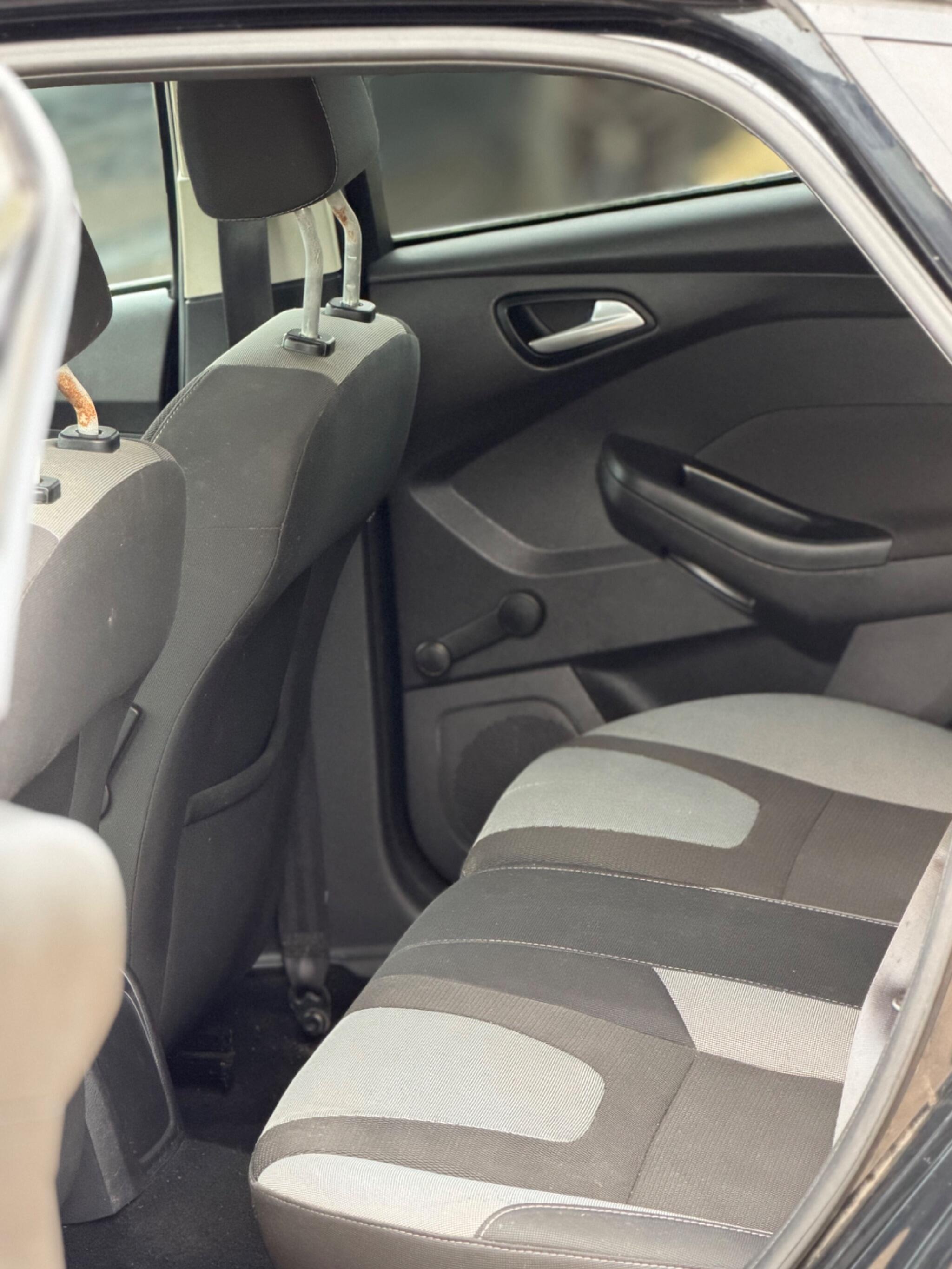 2014 Ford Focus 1.6 TDCi Zetec Euro 5 (s/s) 5dr image 21