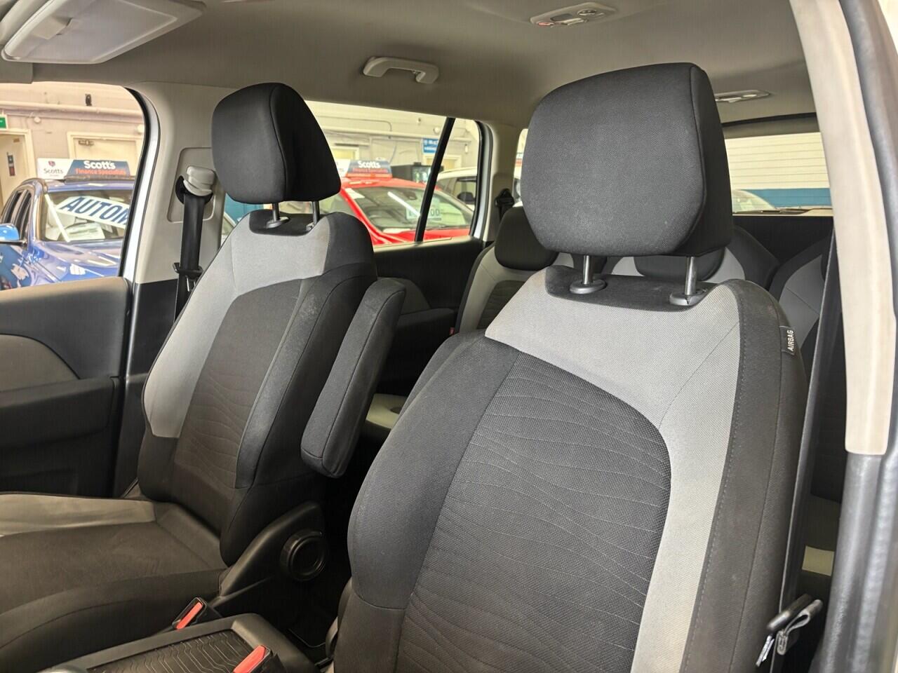 Citroen Grand C4 Picasso view 28