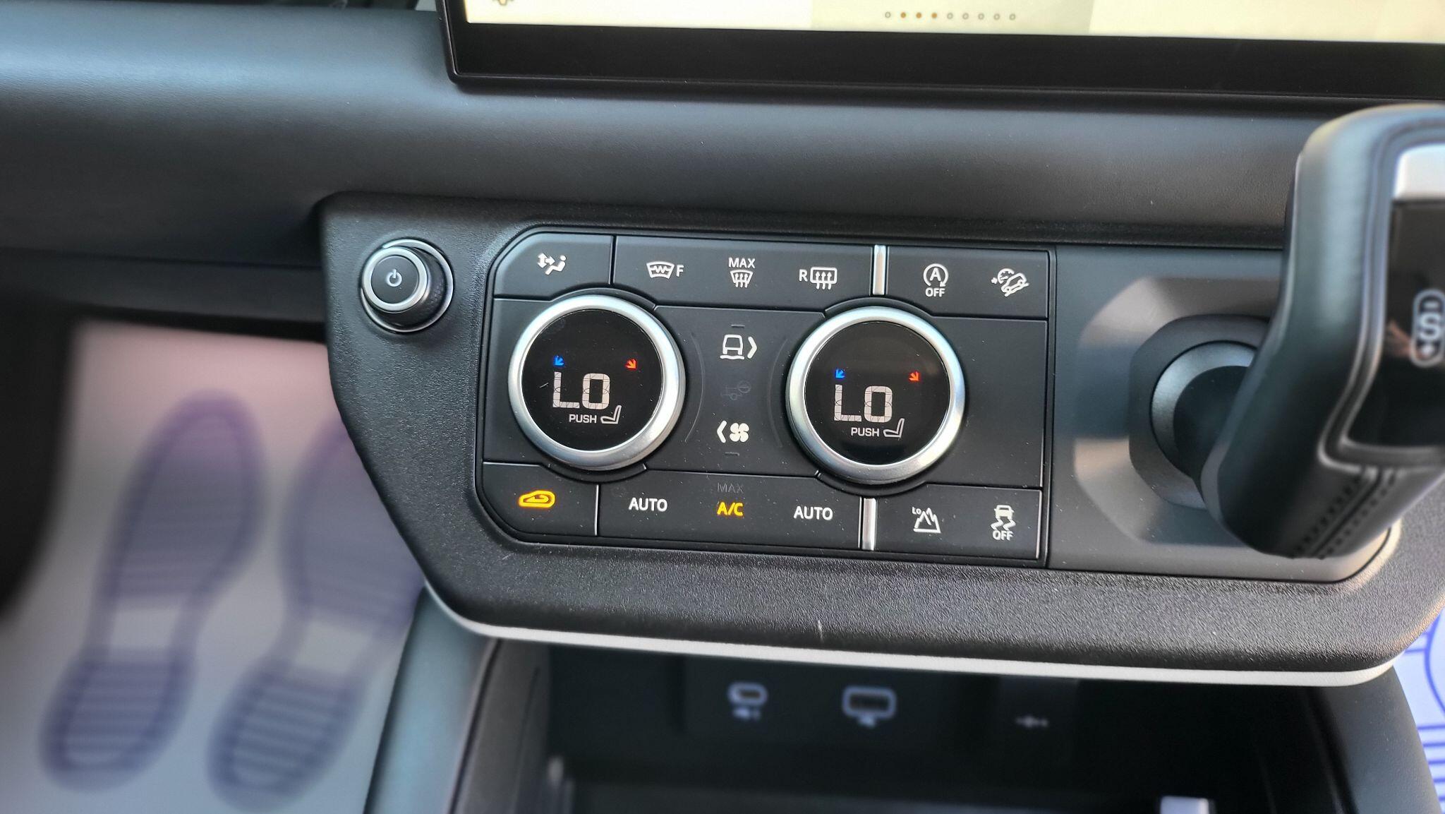 Land Rover Defender view 25