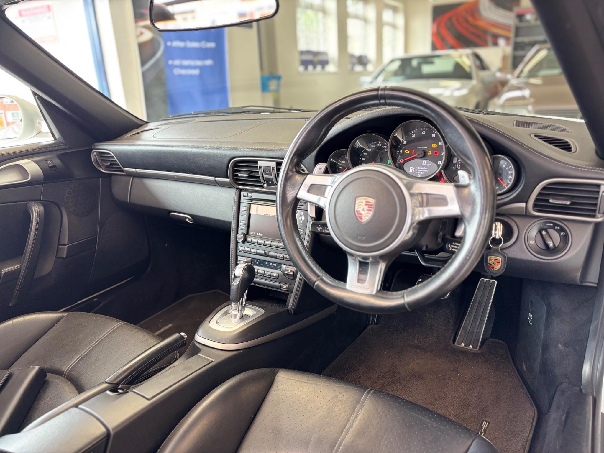 Porsche 911 view 28