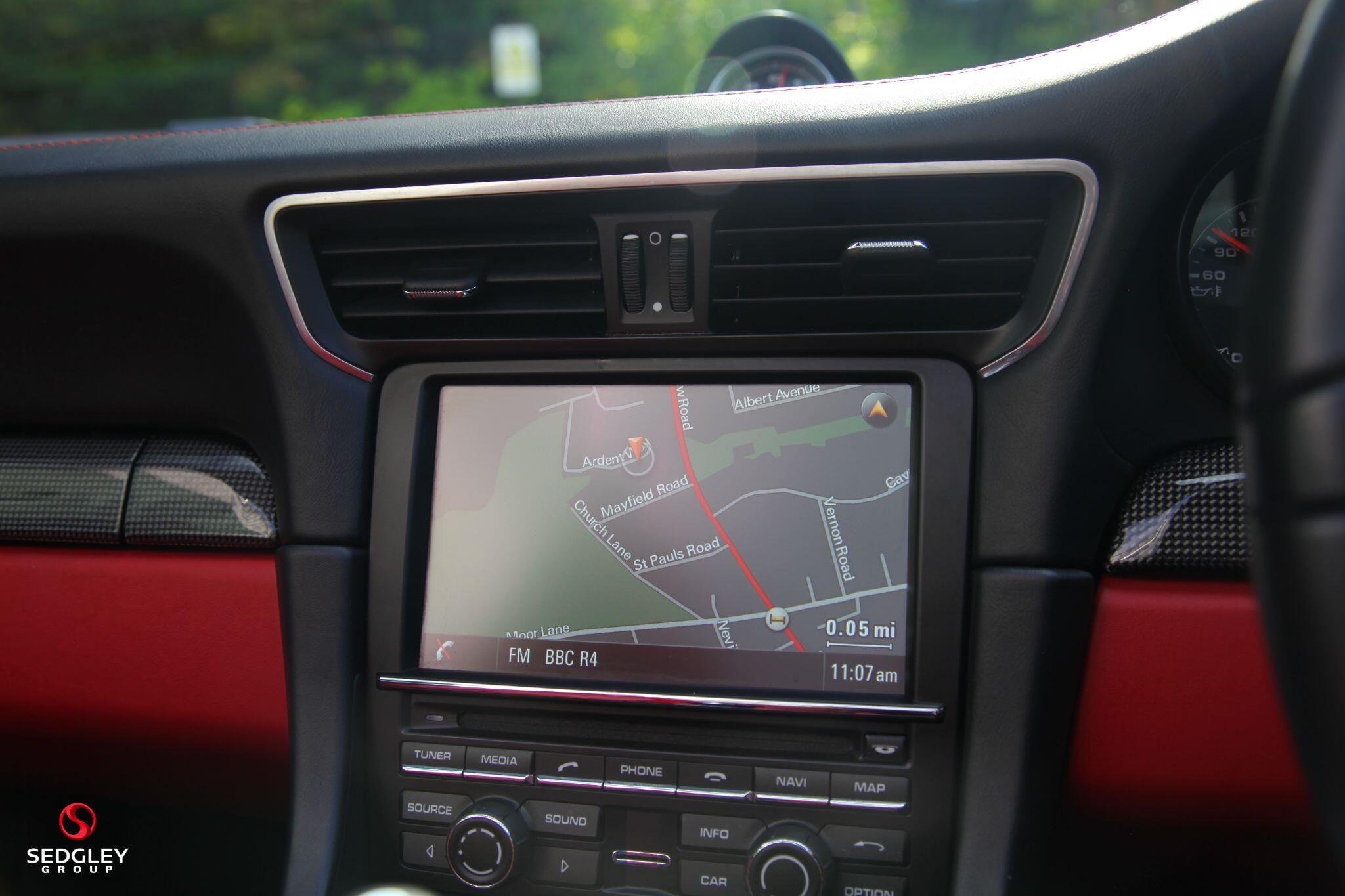 Porsche 911 view 32
