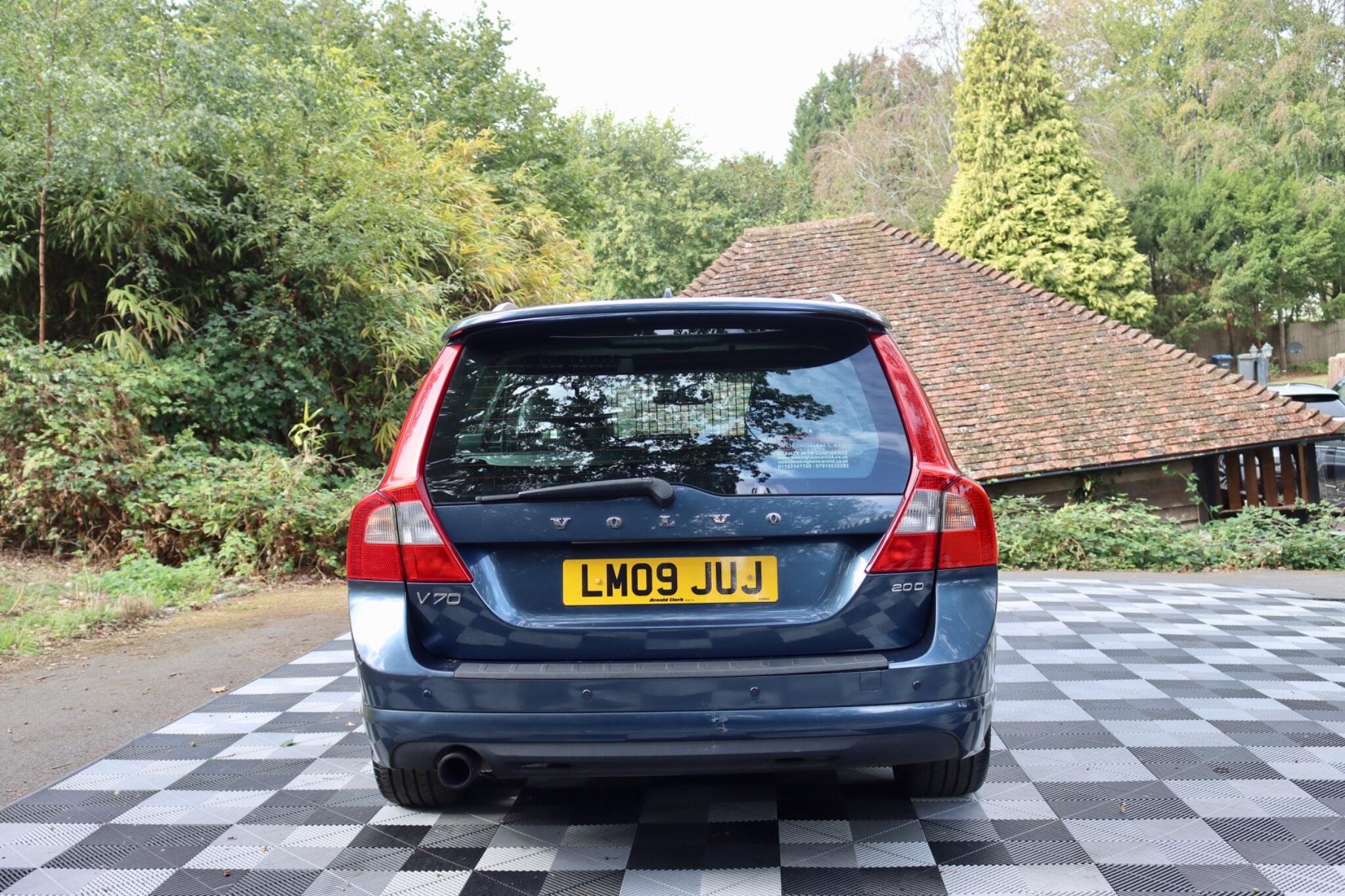 Volvo V70 view 25