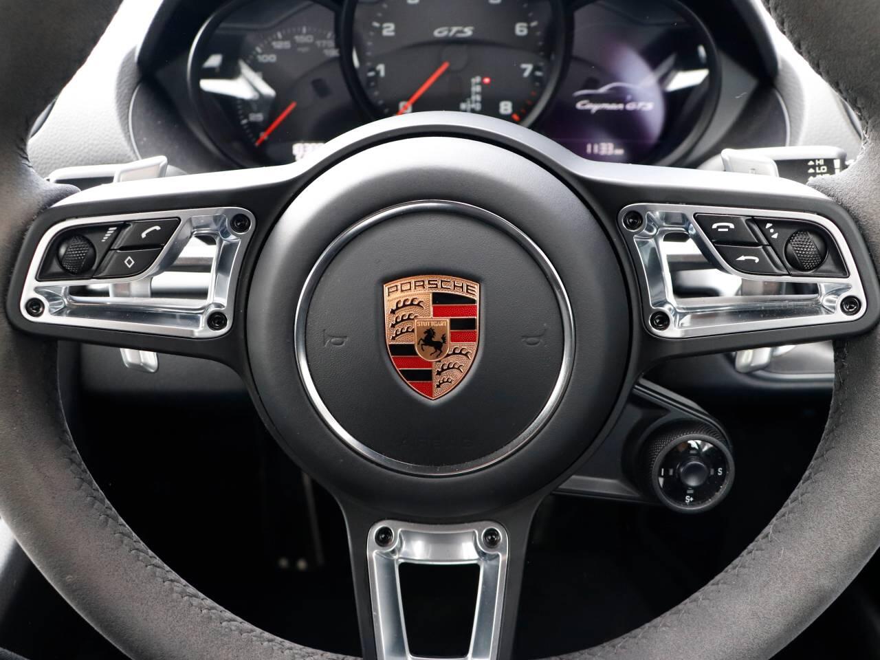 Porsche Cayman view 13