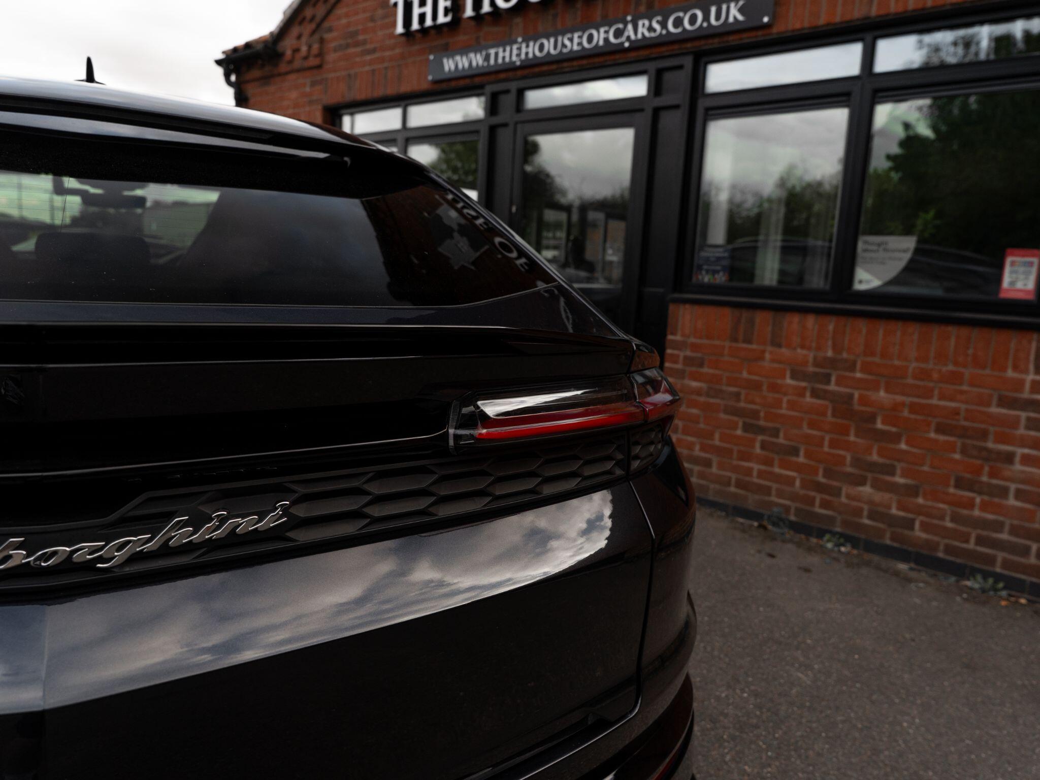 Lamborghini Urus view 27